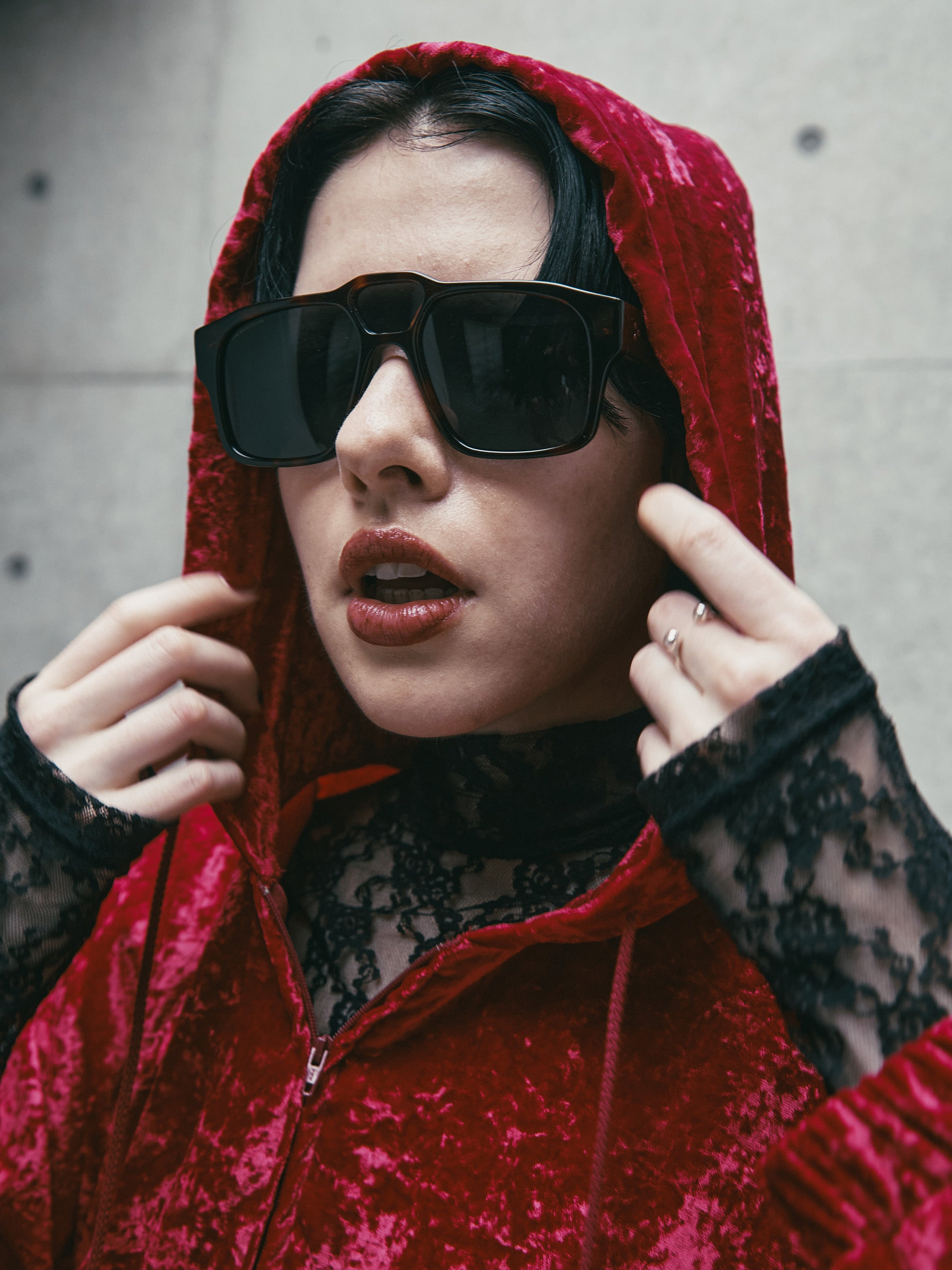 CRUSHED VELVET ZIP-UP CROPPED HOODIE