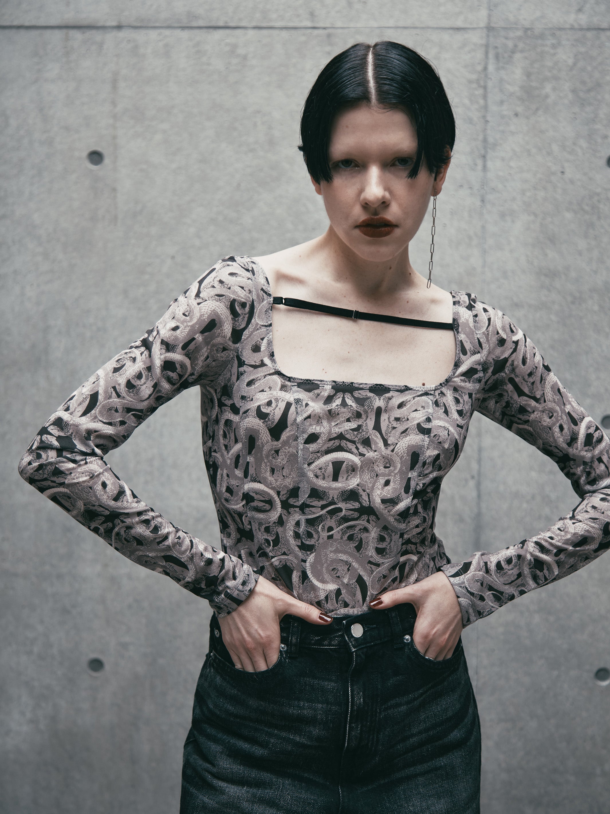 ALL OVER PRINT FLONT STRAP BODY SUIT TOP