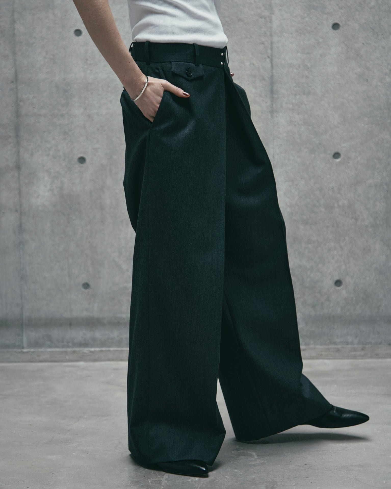 WOOL GABARDINE FOLDED WIDE TROUSERS｜WOMENS