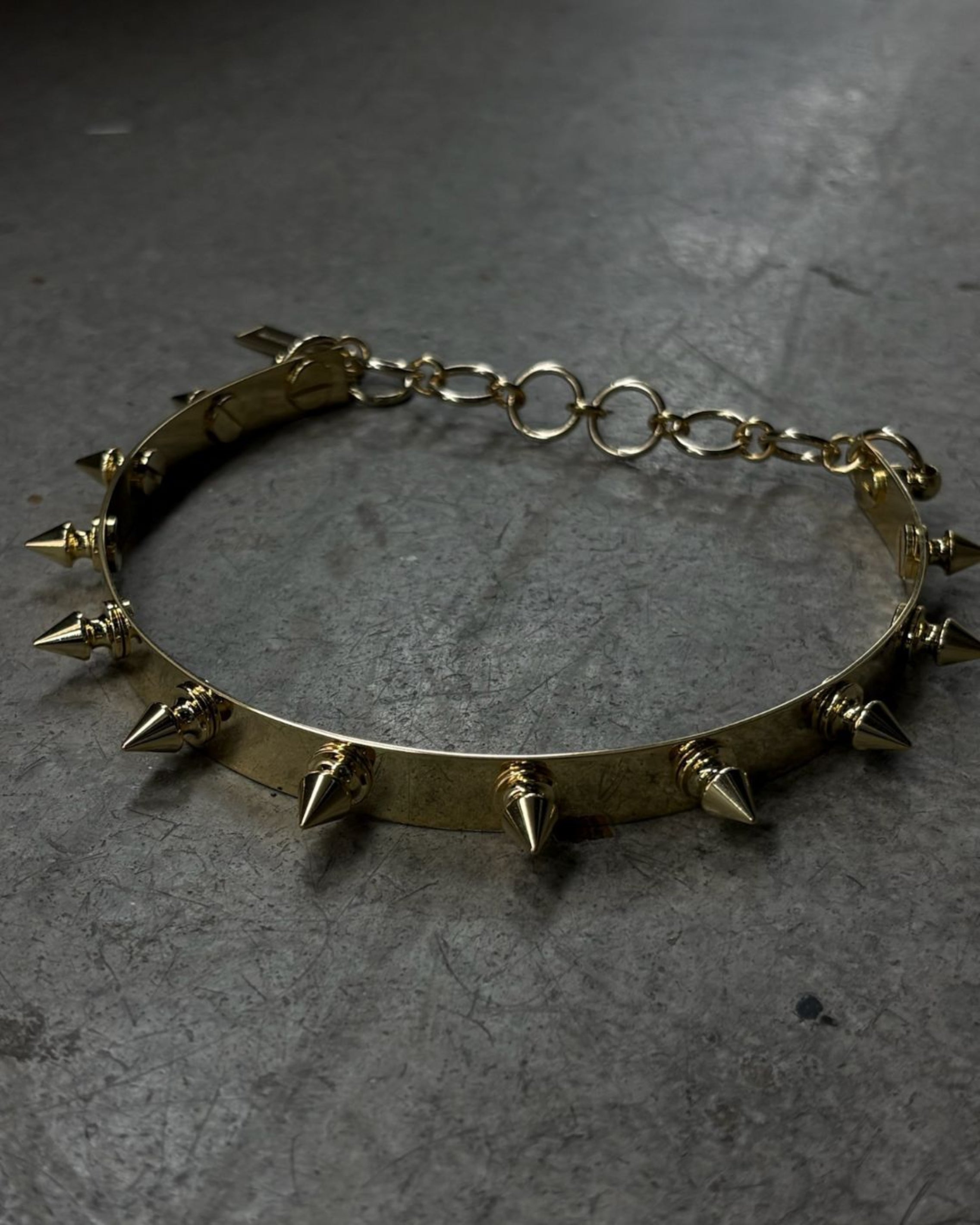 STUDDED CHOKER
