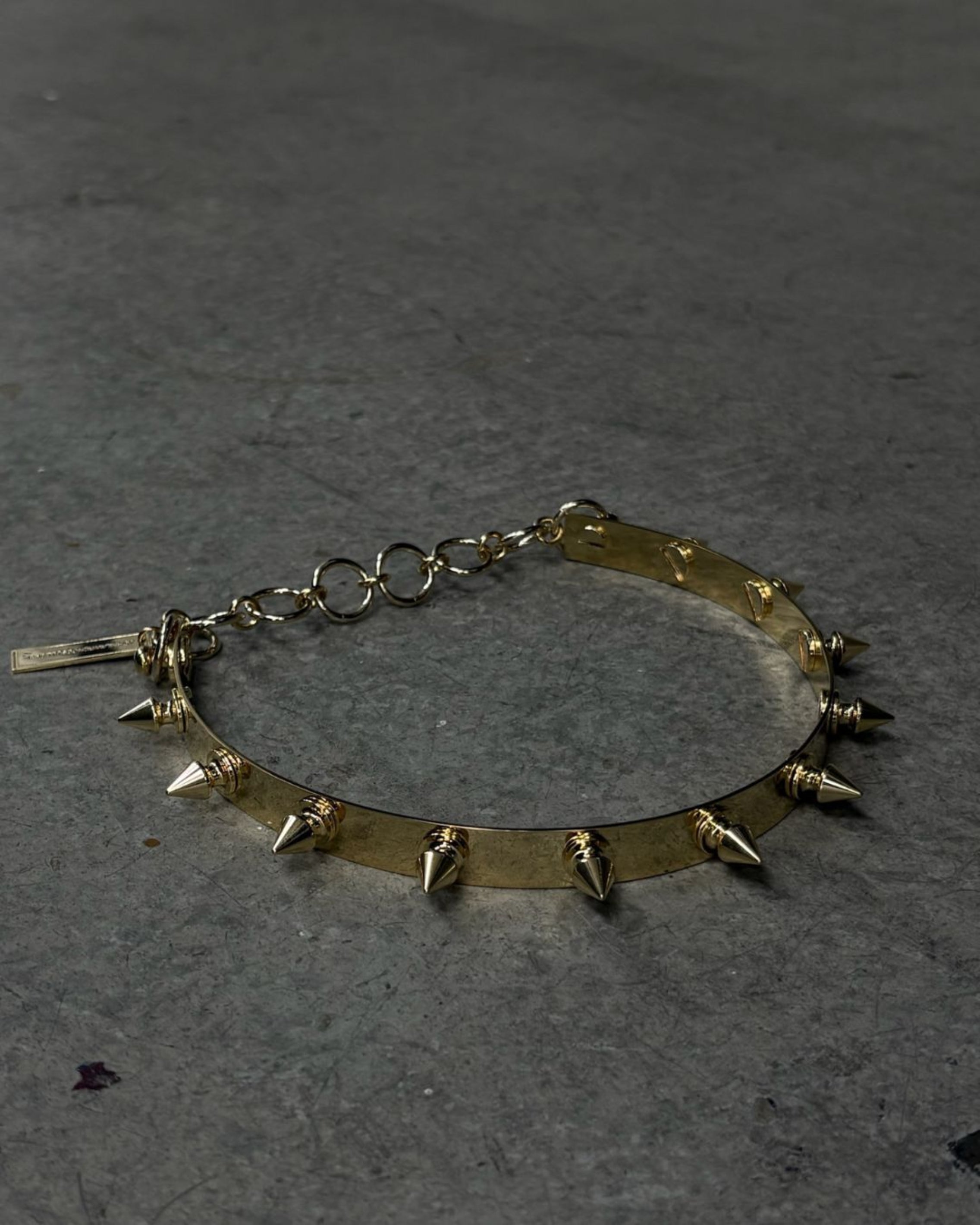 STUDDED CHOKER