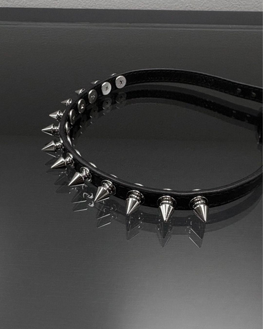STUDDED LEATHER CHOKER