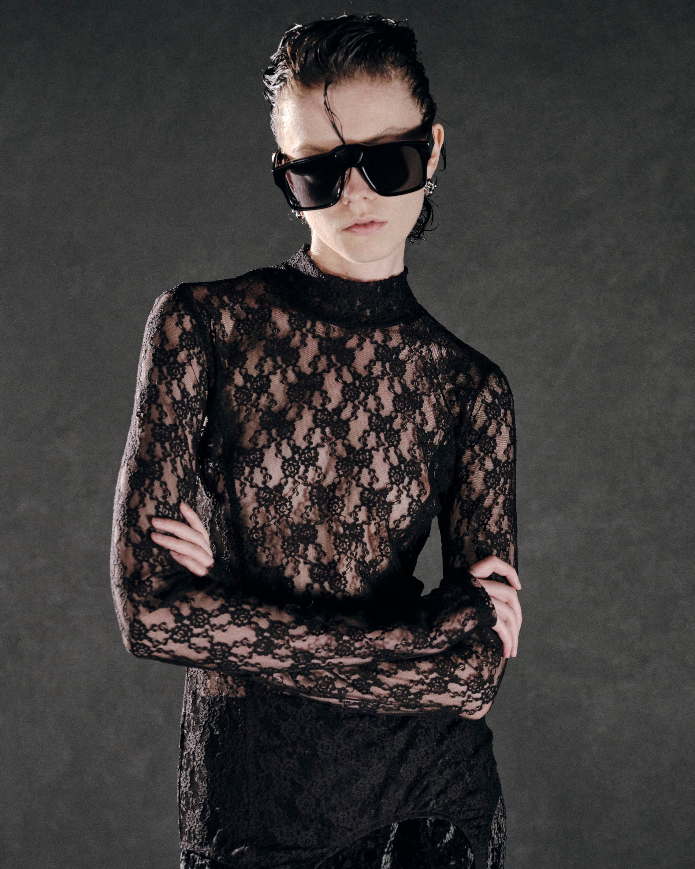 FLOWER LACE TURTLE NECK TOP WITH GARTER BELT