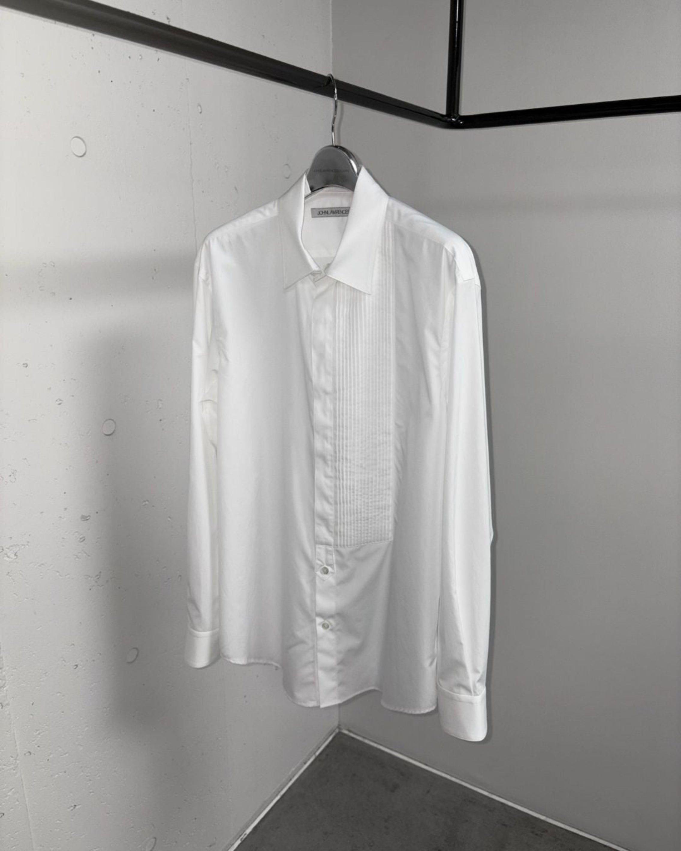 BROADCLOTH PIN TUCK SHIRT