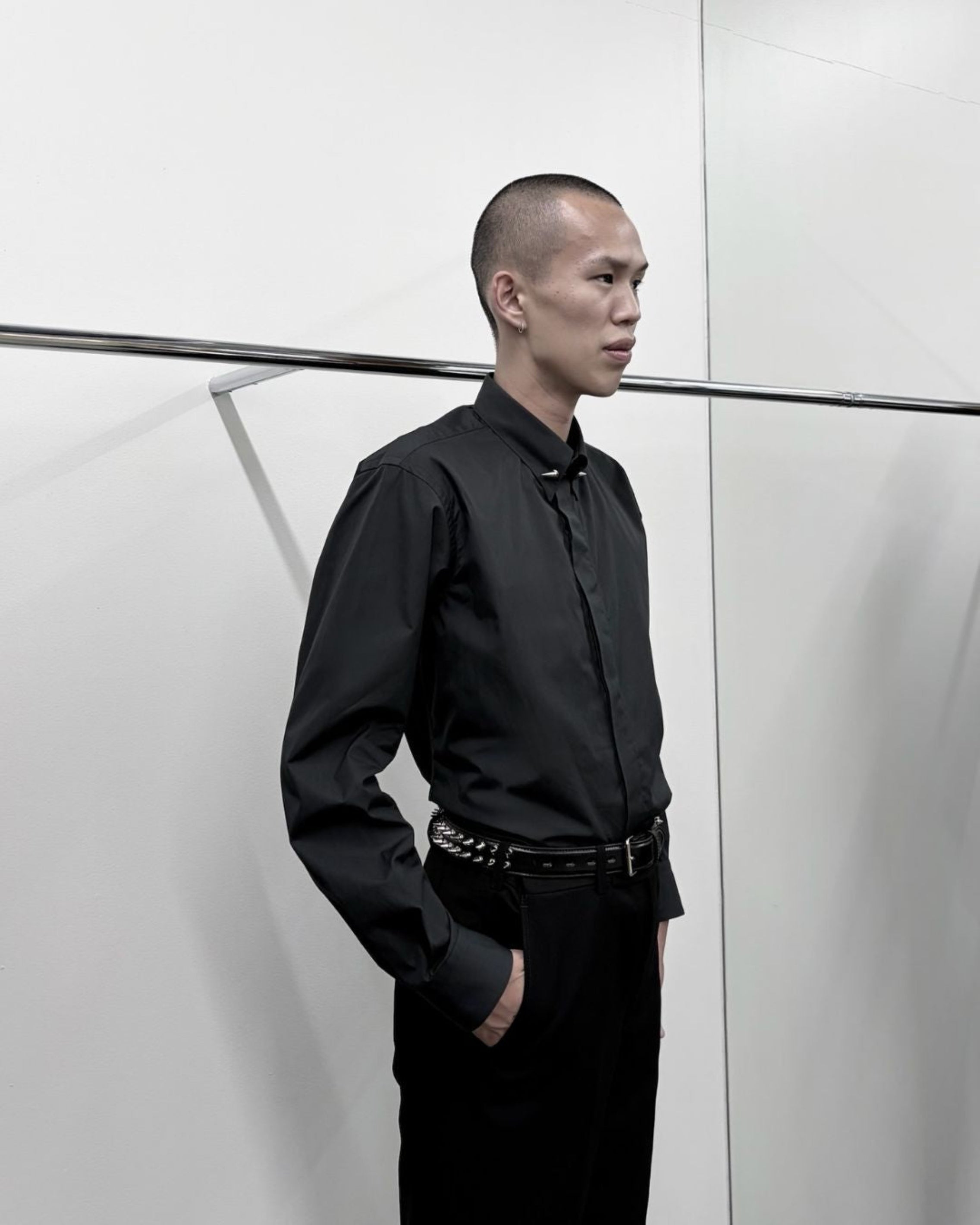 BROADCLOTH PIN-HOLE COLLAR SHIRT WITH STUD PIN