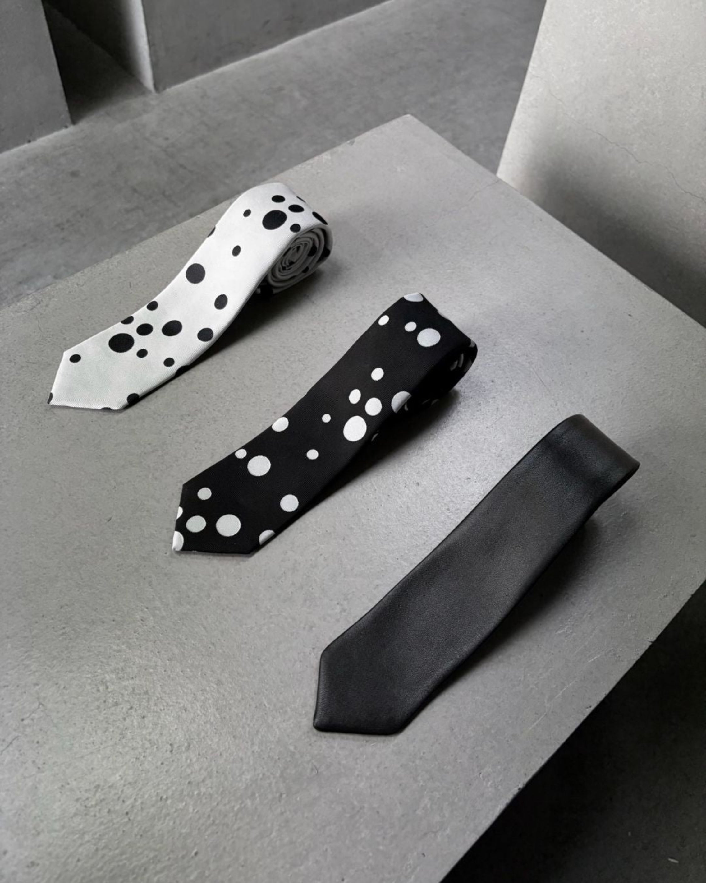 RANDOM DOT SILK NECK TIE