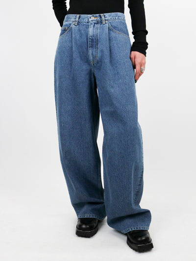 WASHED DENIM TUCKED WIDE PANTS