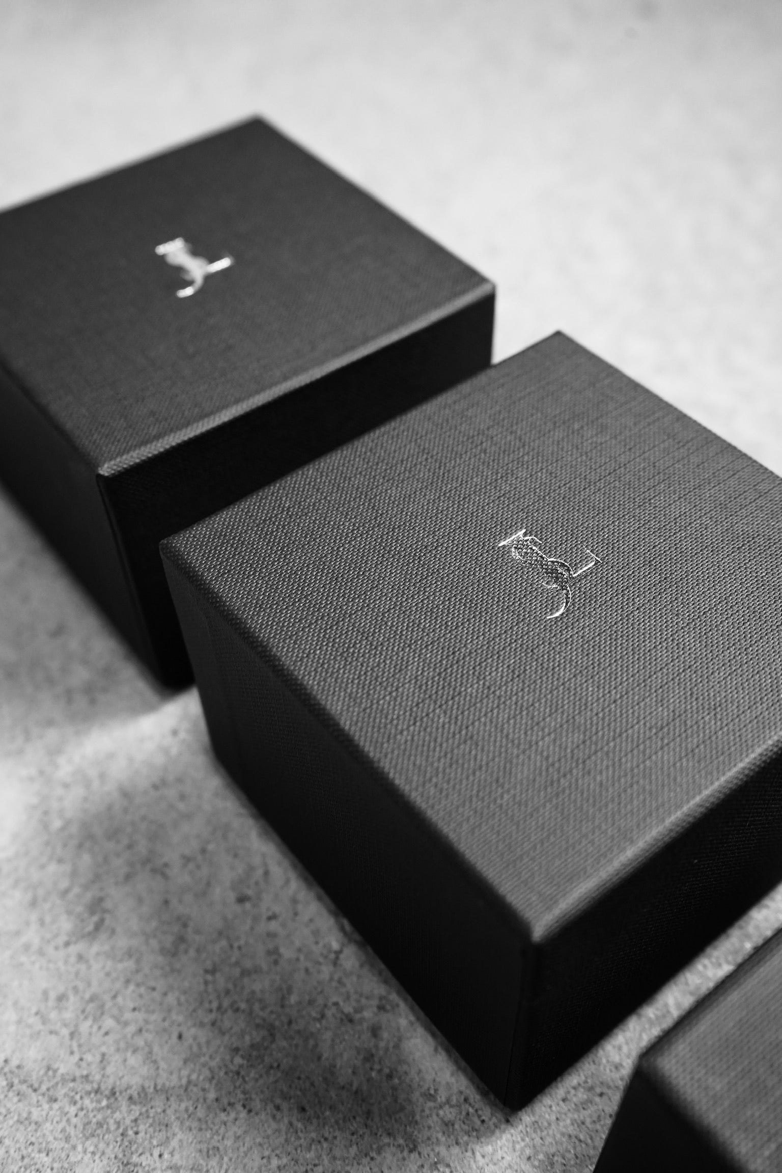 OVAL LINK CHAIN LAPEL PINS