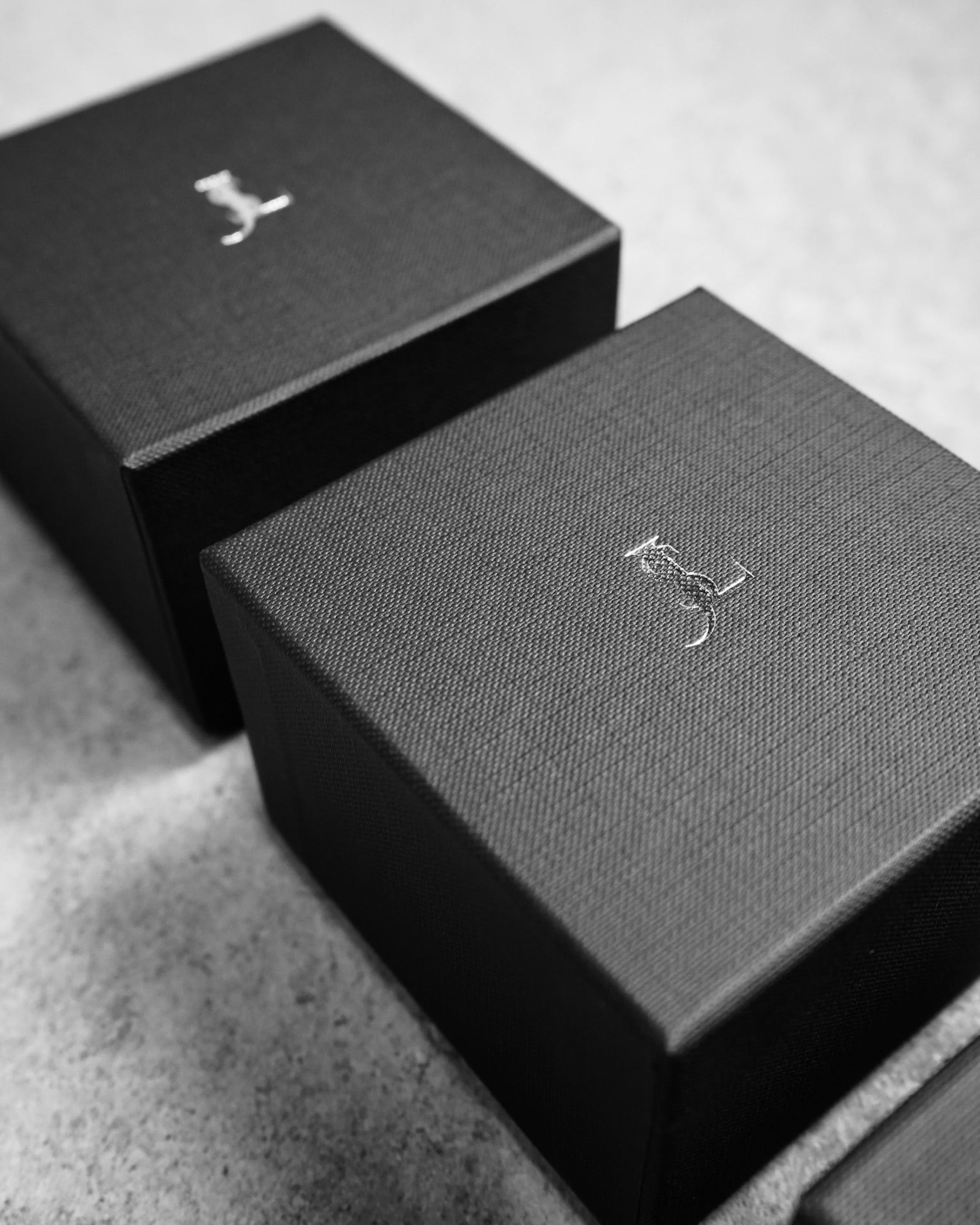 OVAL LINK CHAIN LAPEL PINS