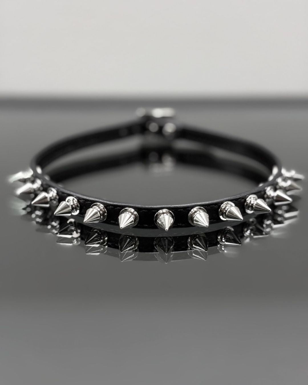 STUDDED LEATHER CHOKER