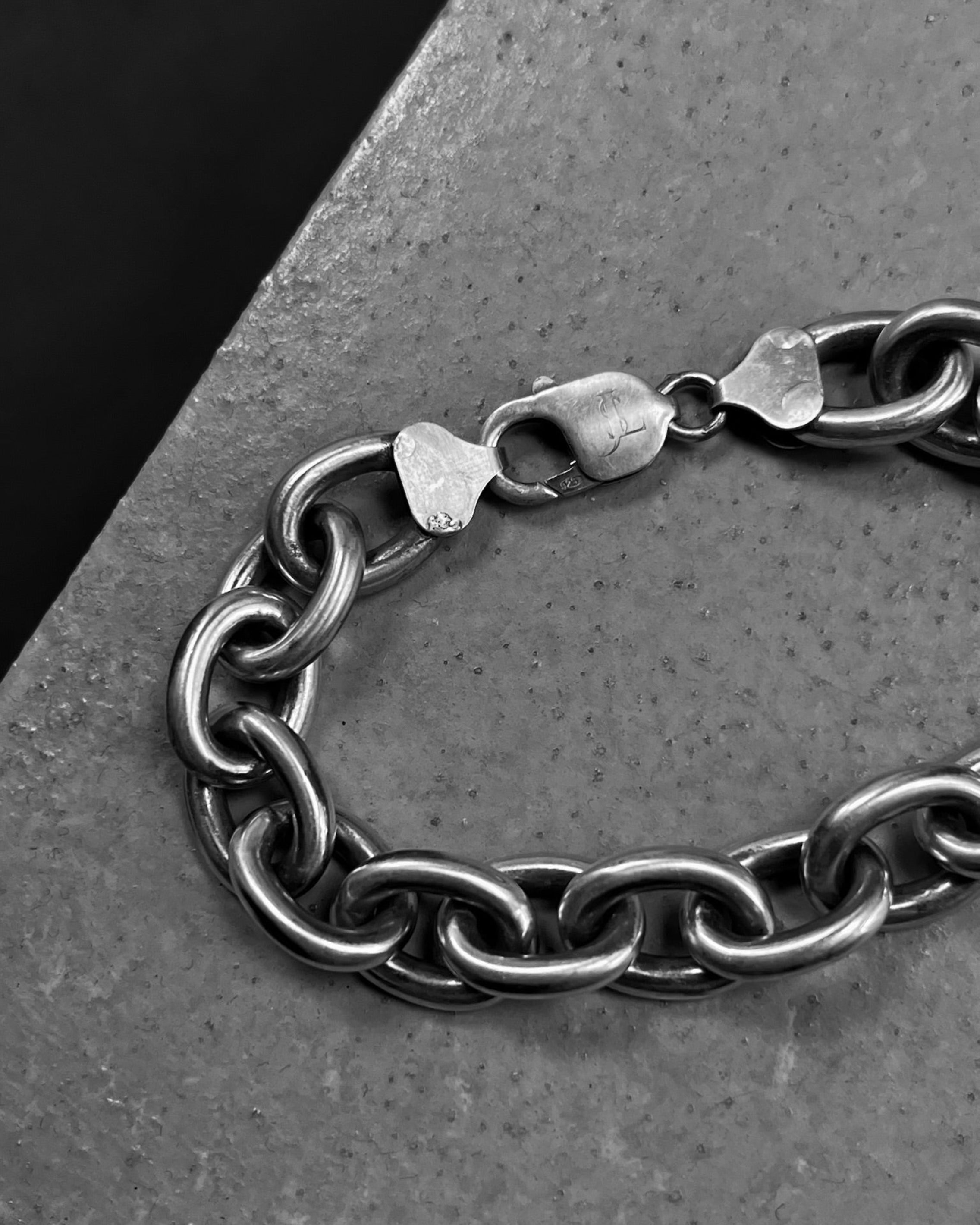 SINGLE OVAL LINK CHAIN BRACELET