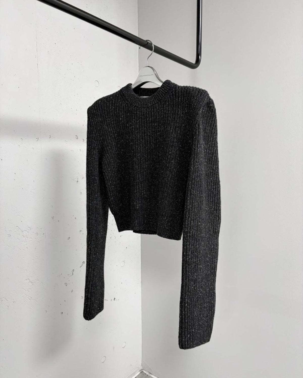 WOOL SILK POWER SHOULDER RIB KNIT SWEATER