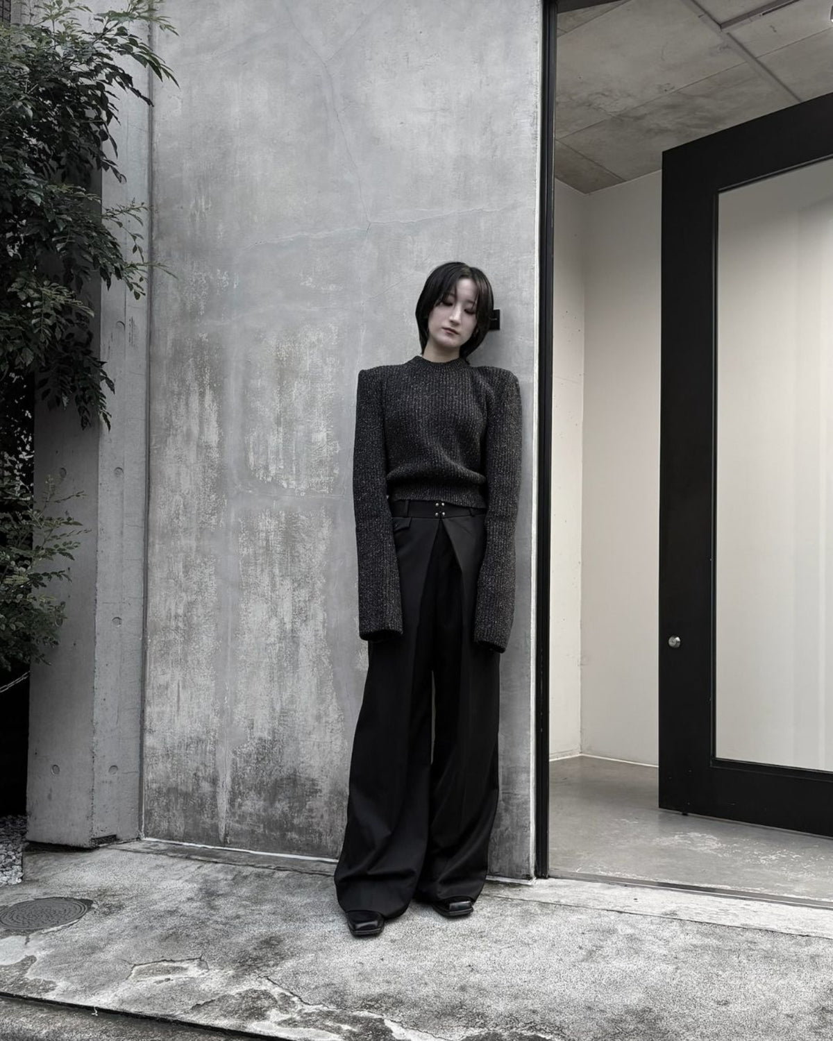 WOOL SILK POWER SHOULDER RIB KNIT SWEATER
