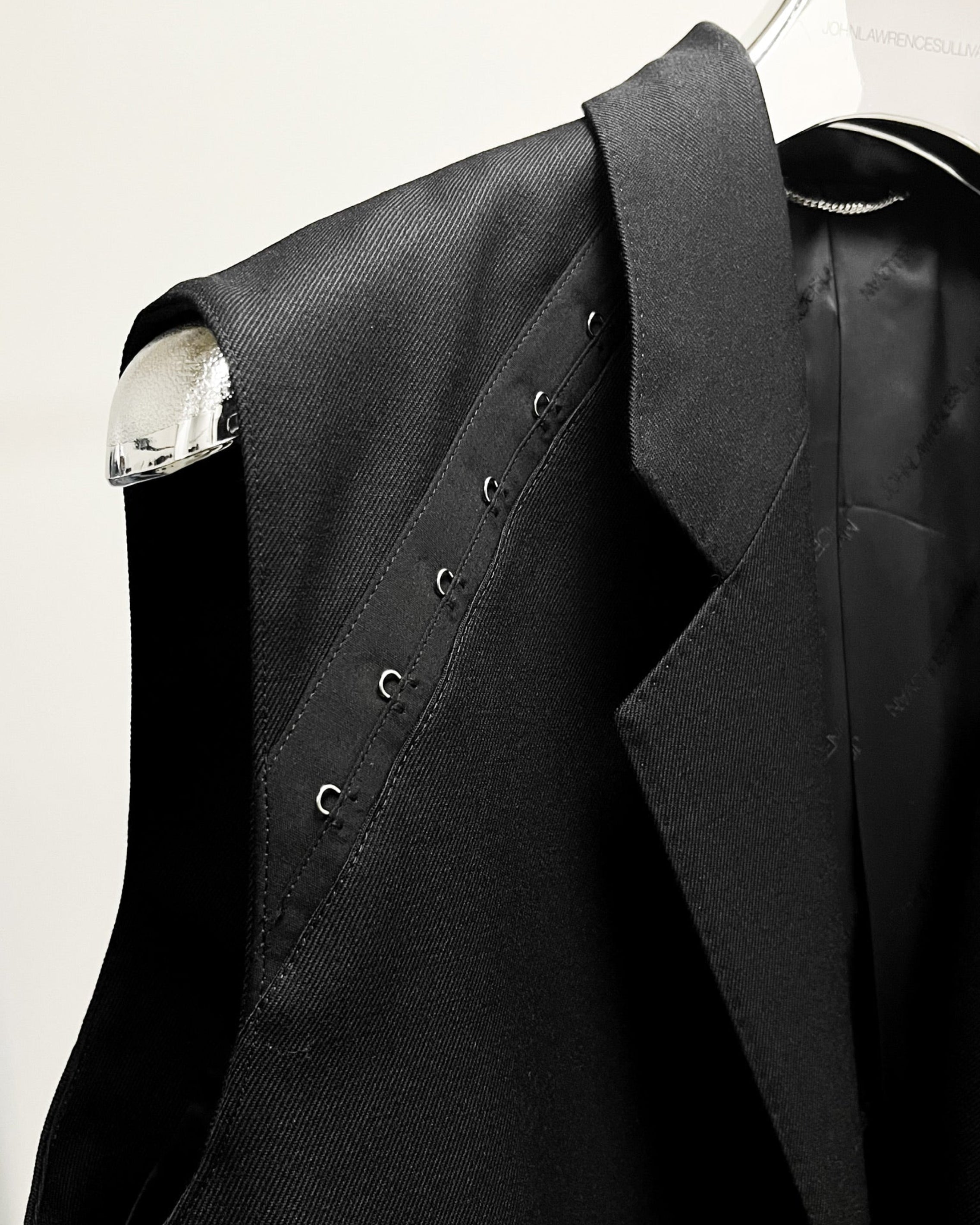 WOOL GABARDINE DETACHABLE SLEEVE JACKET | BLACK ST