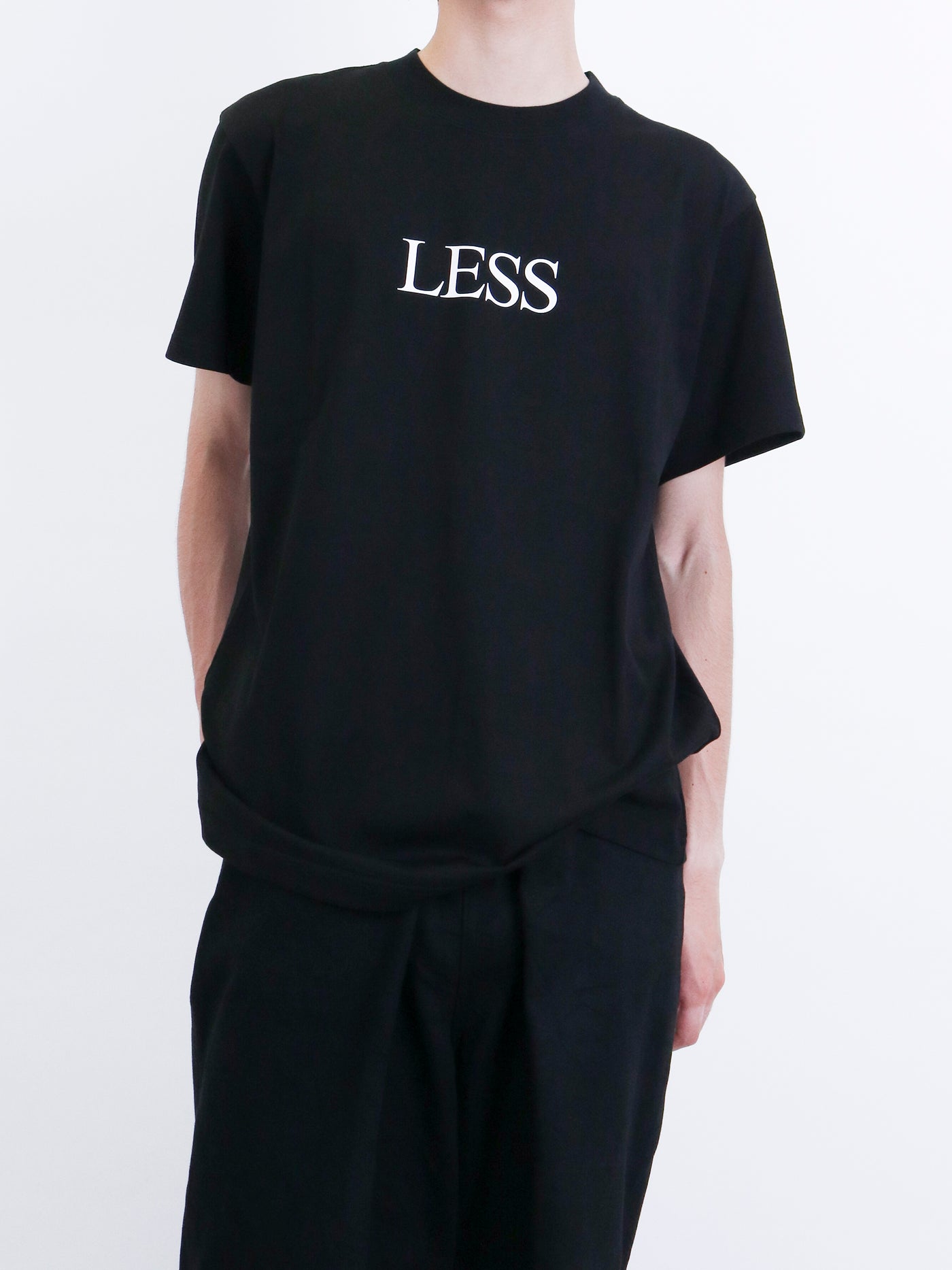 "LESS - DETAILS" T-SHIRT