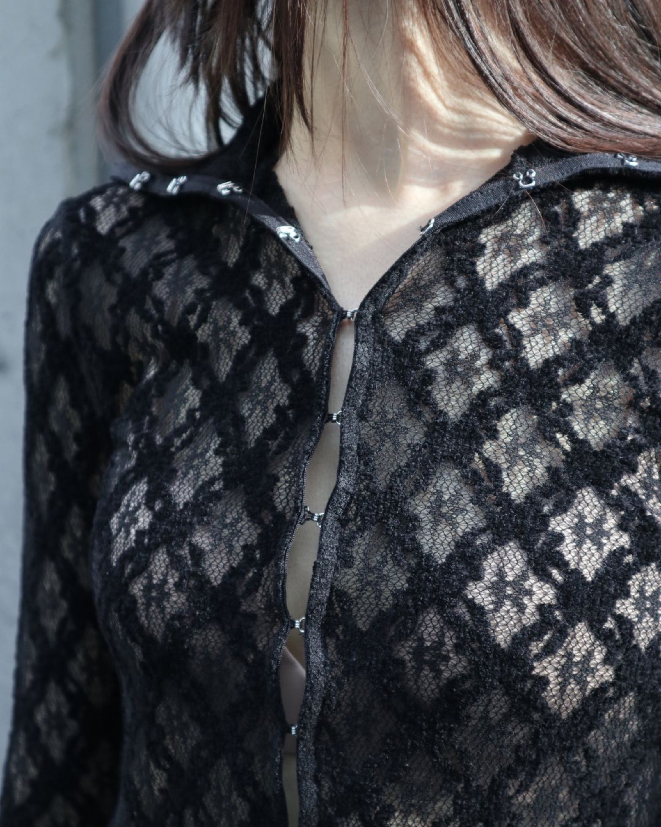 LACE HI NECK TOP