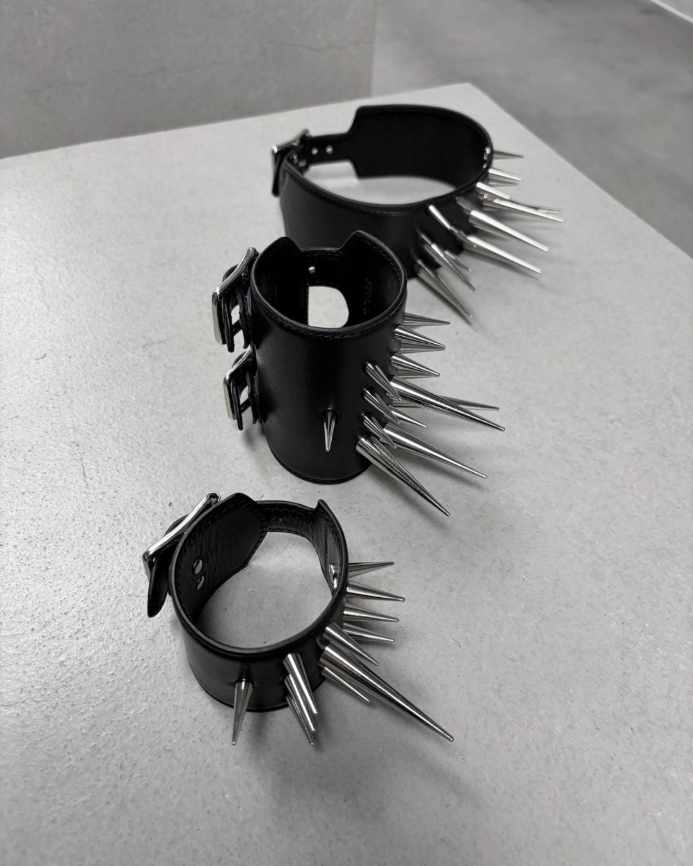 STUDDED LEATHER BANGLE