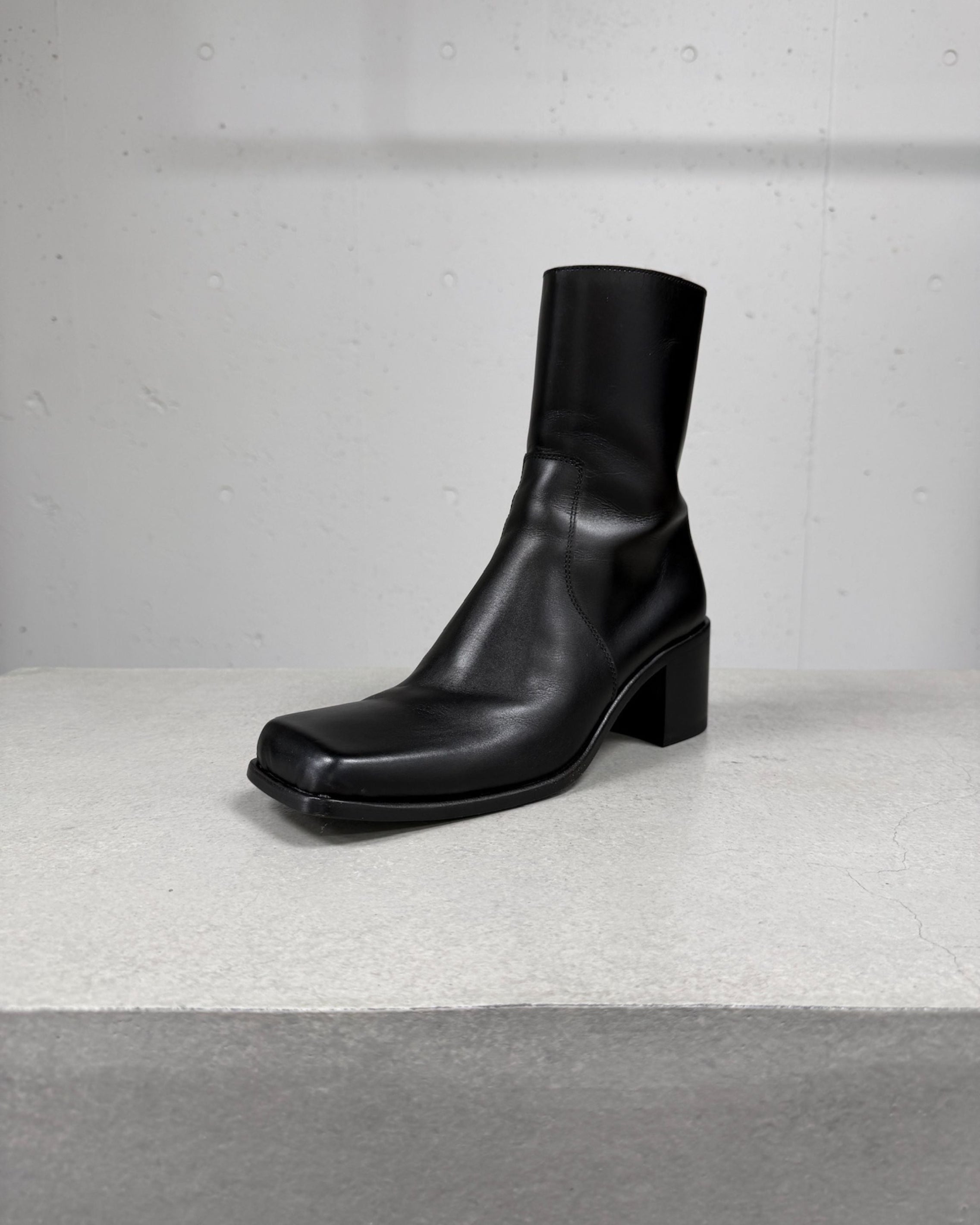 SQUARE TOE BOOTS