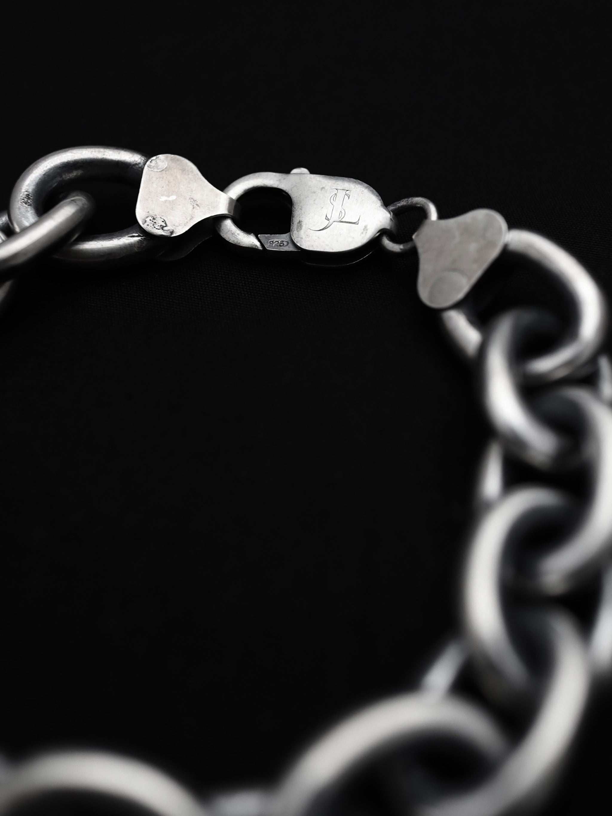 SINGLE OVAL LINK CHAIN BRACELET