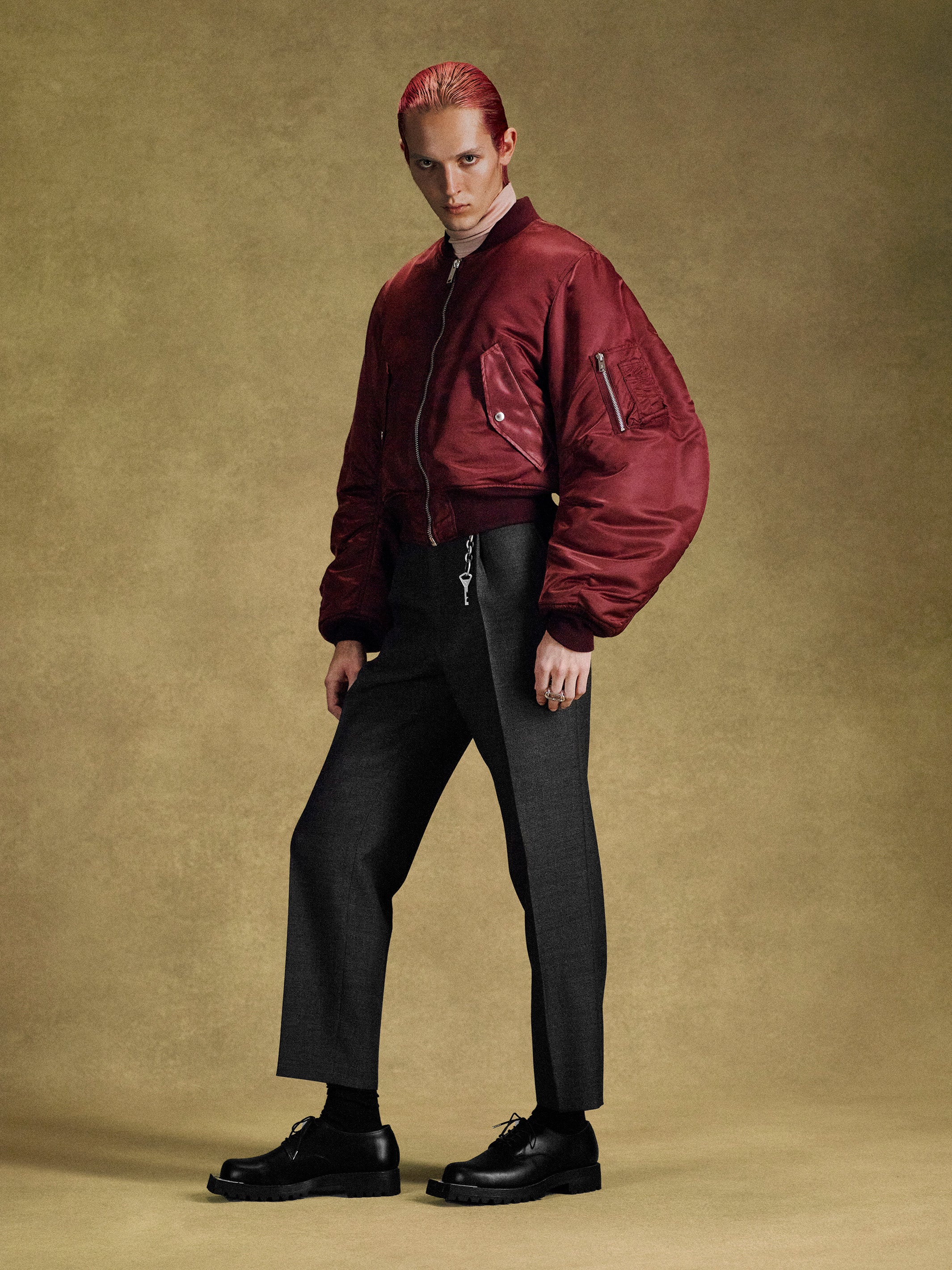 NYLON MASSIVE ROUNDED SLEEVE BOMBER JACKET