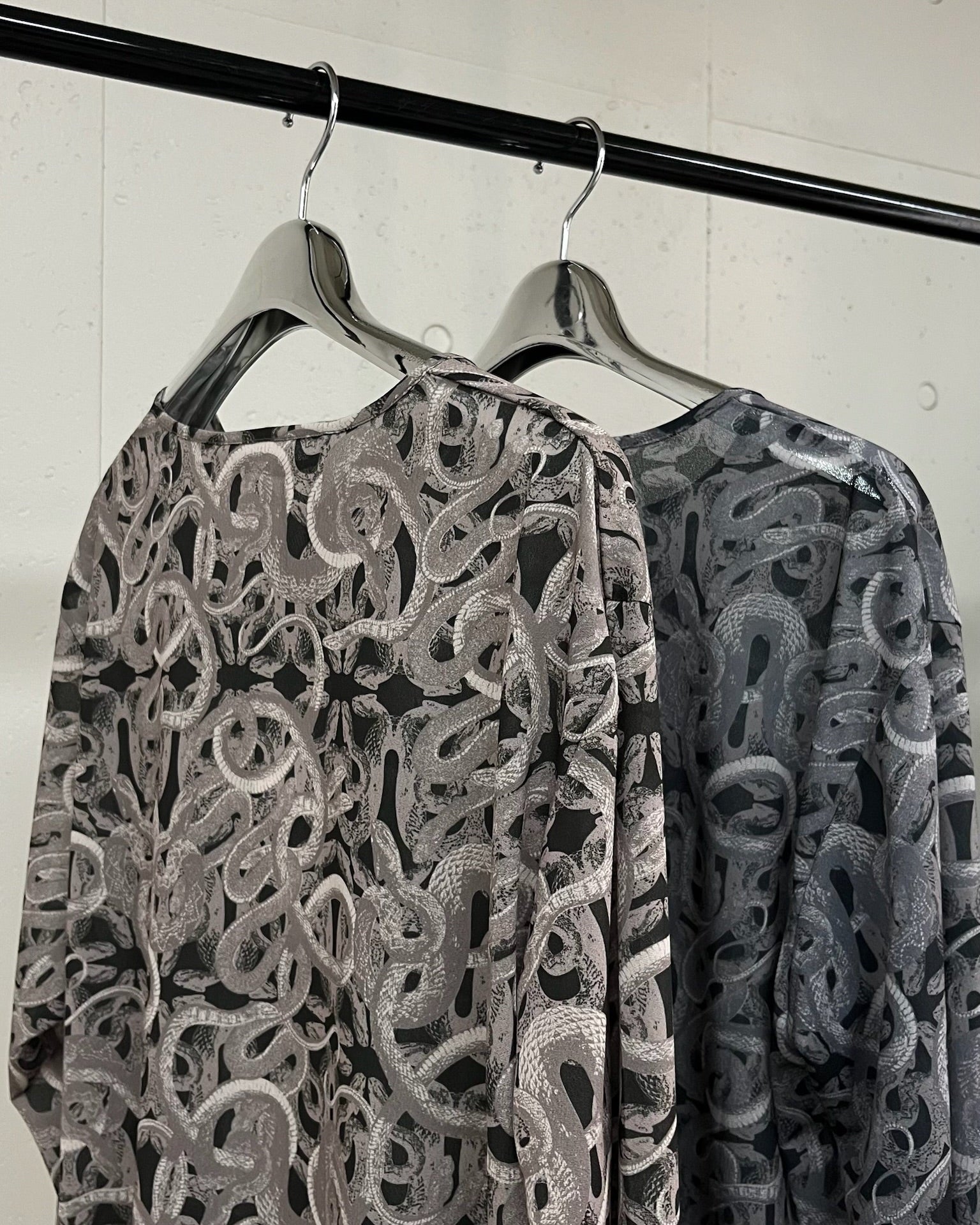 ALL OVER PRINT CREW NECK TOP | BEIGE