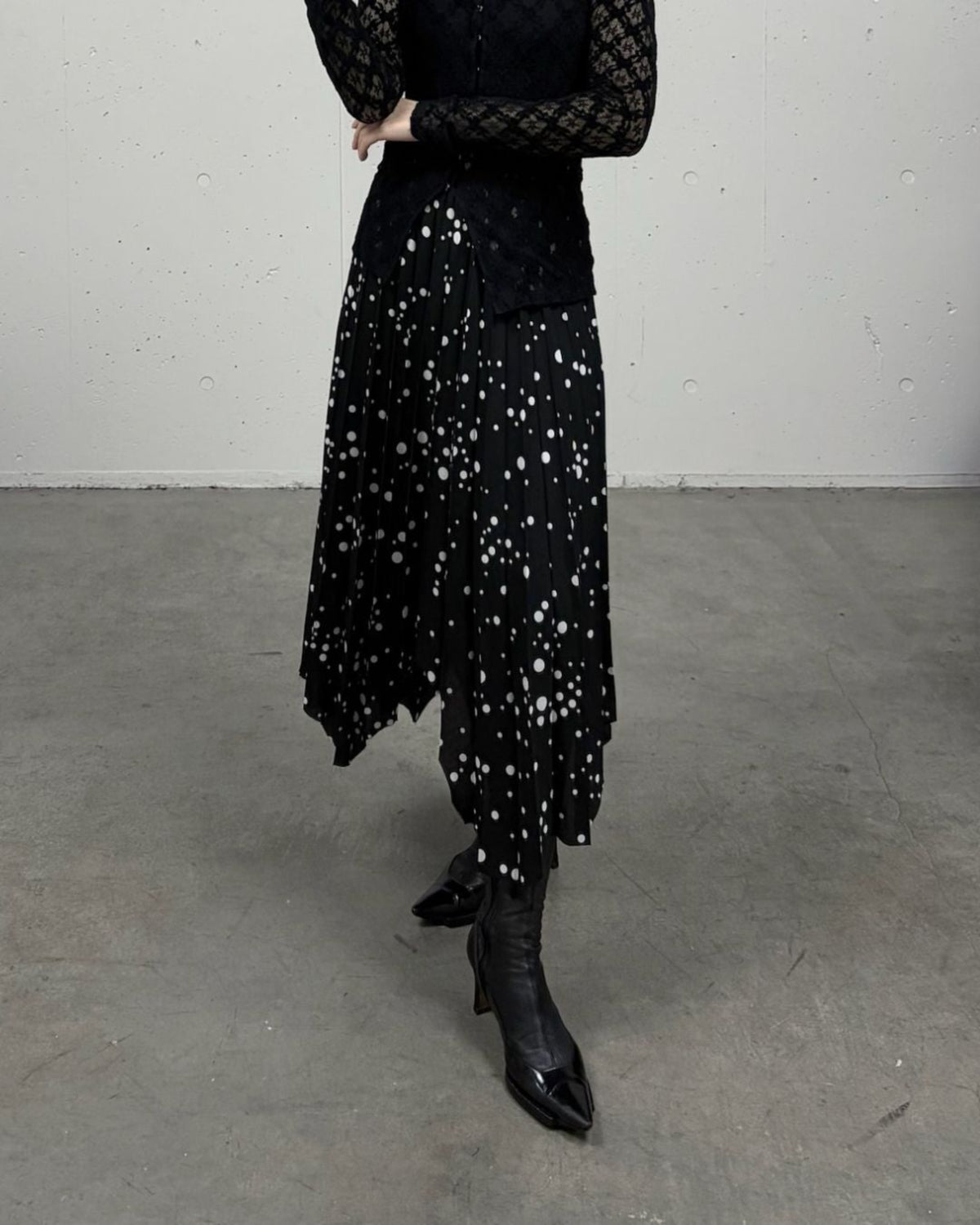 RANDOM DOT PLEATED SKIRT