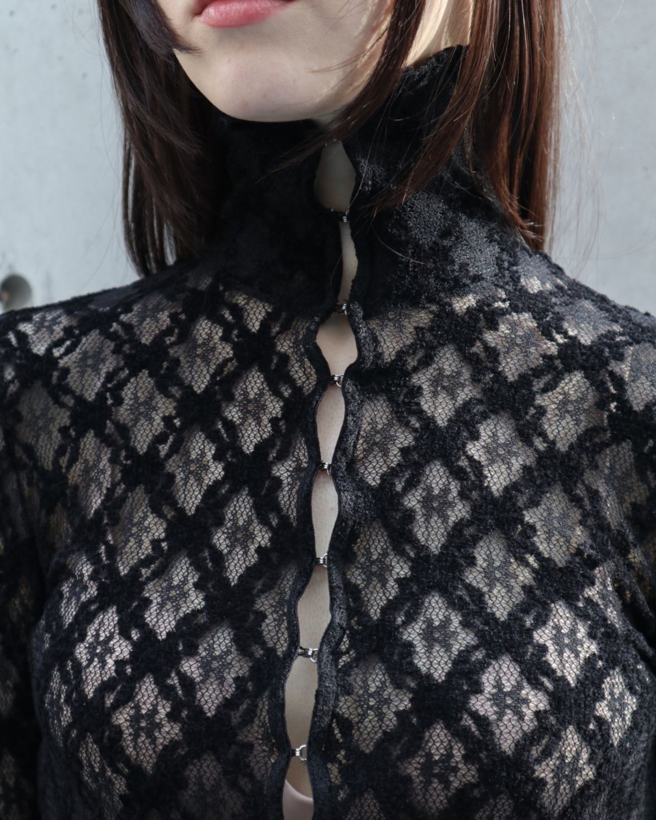 LACE HI NECK TOP