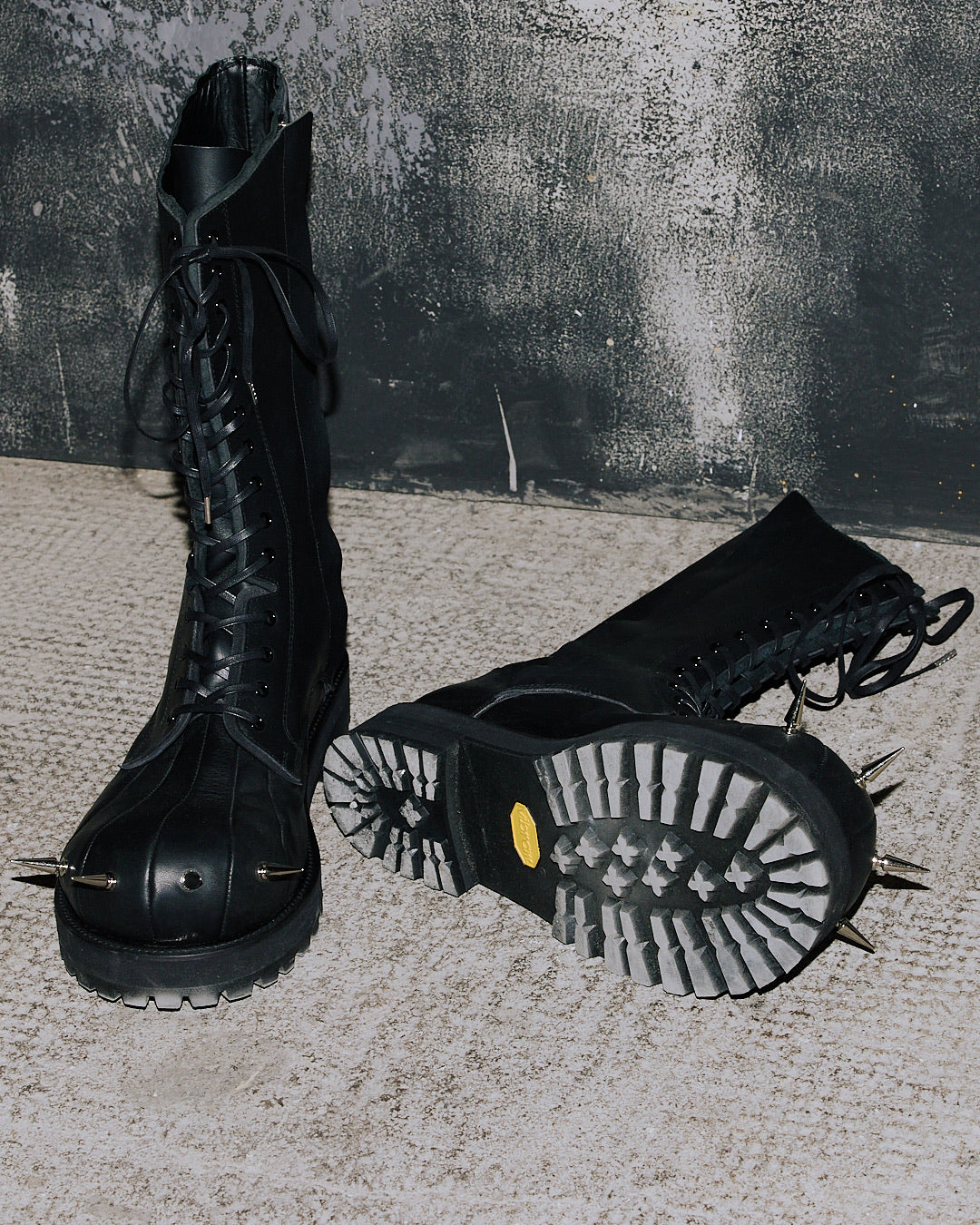STUDDED LACE-UP BOOTS 14HOLES