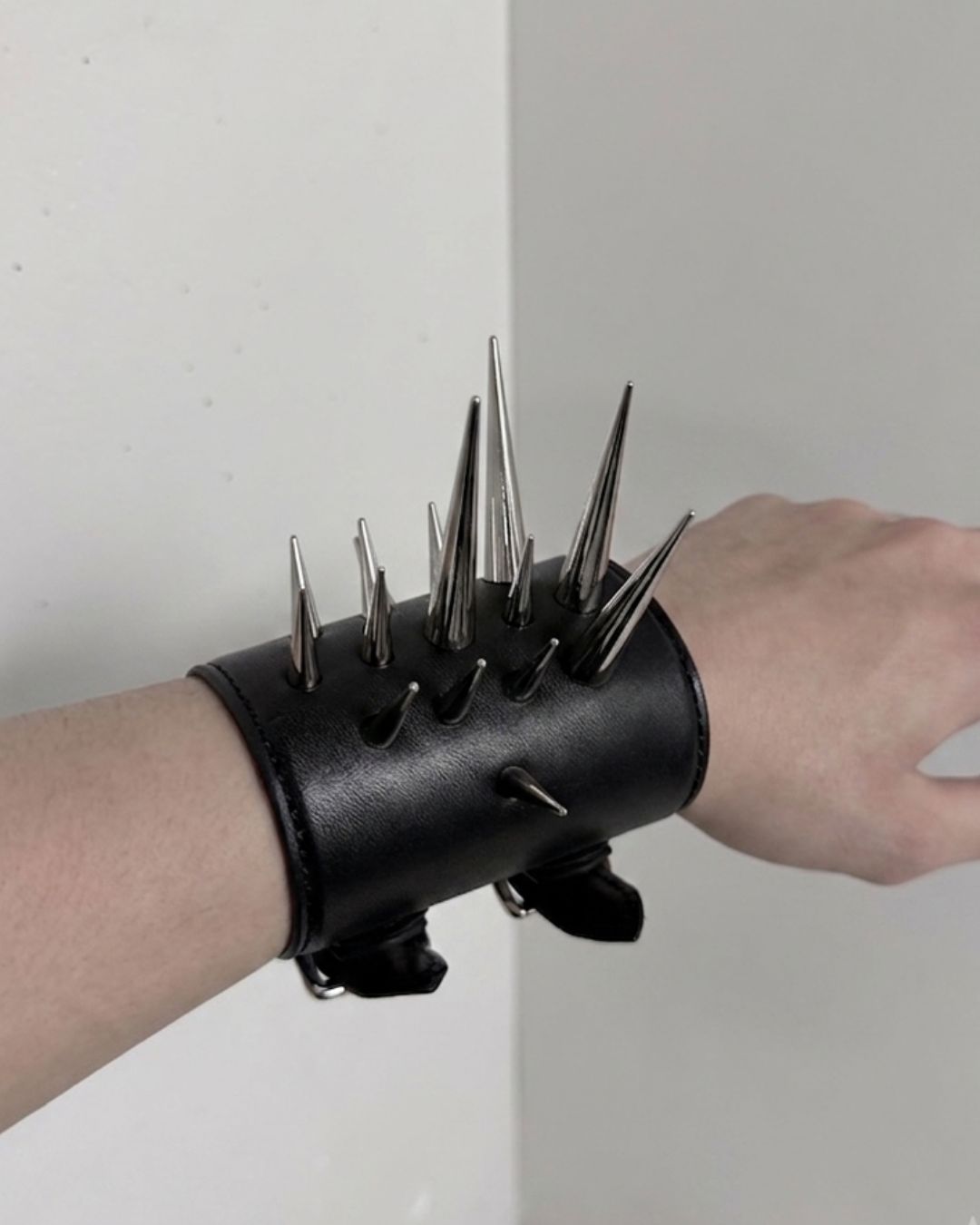 STUDDED LEATHER WIDE BANGLE