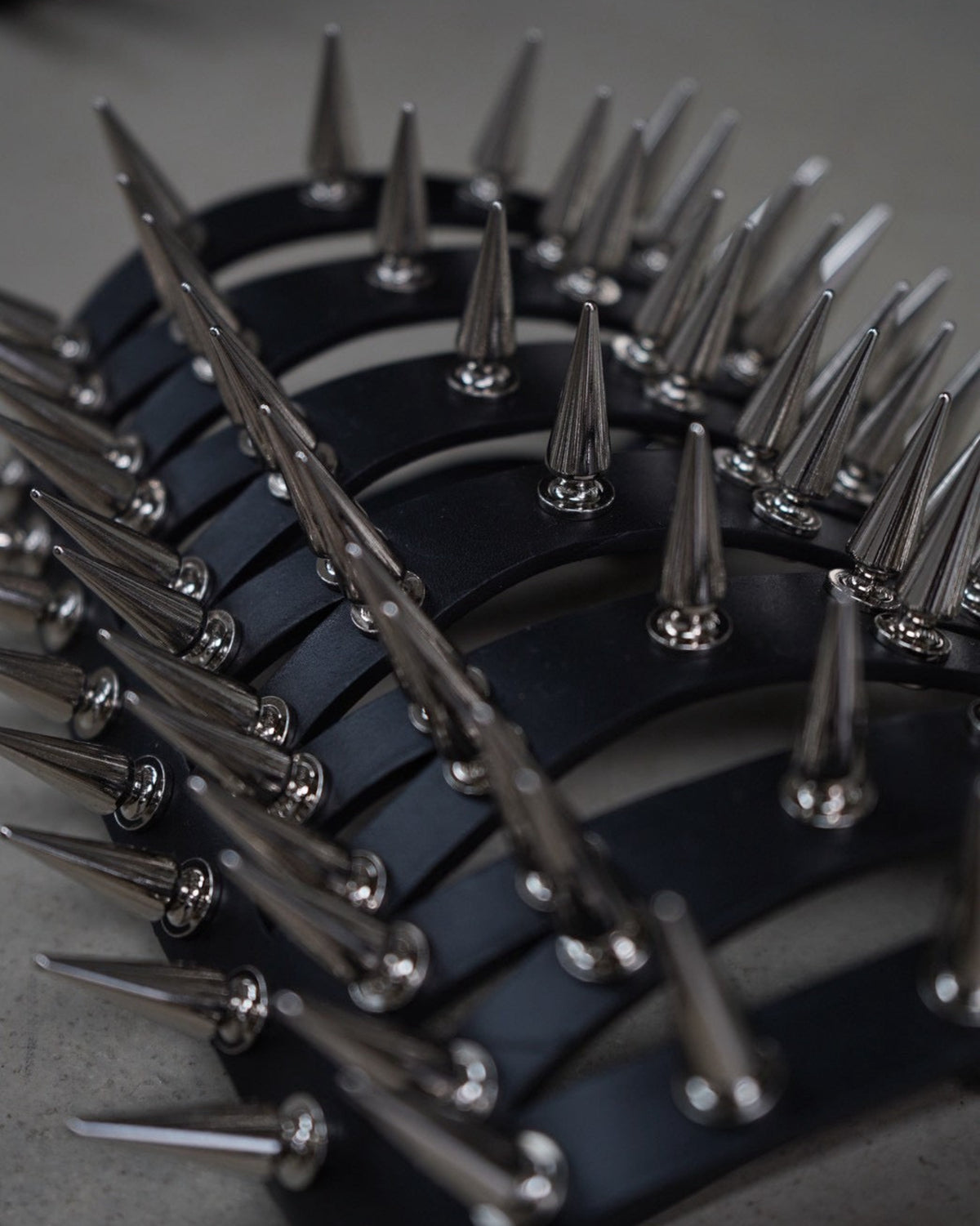 STUDDED MESH LEATHER WIDE BANGLE