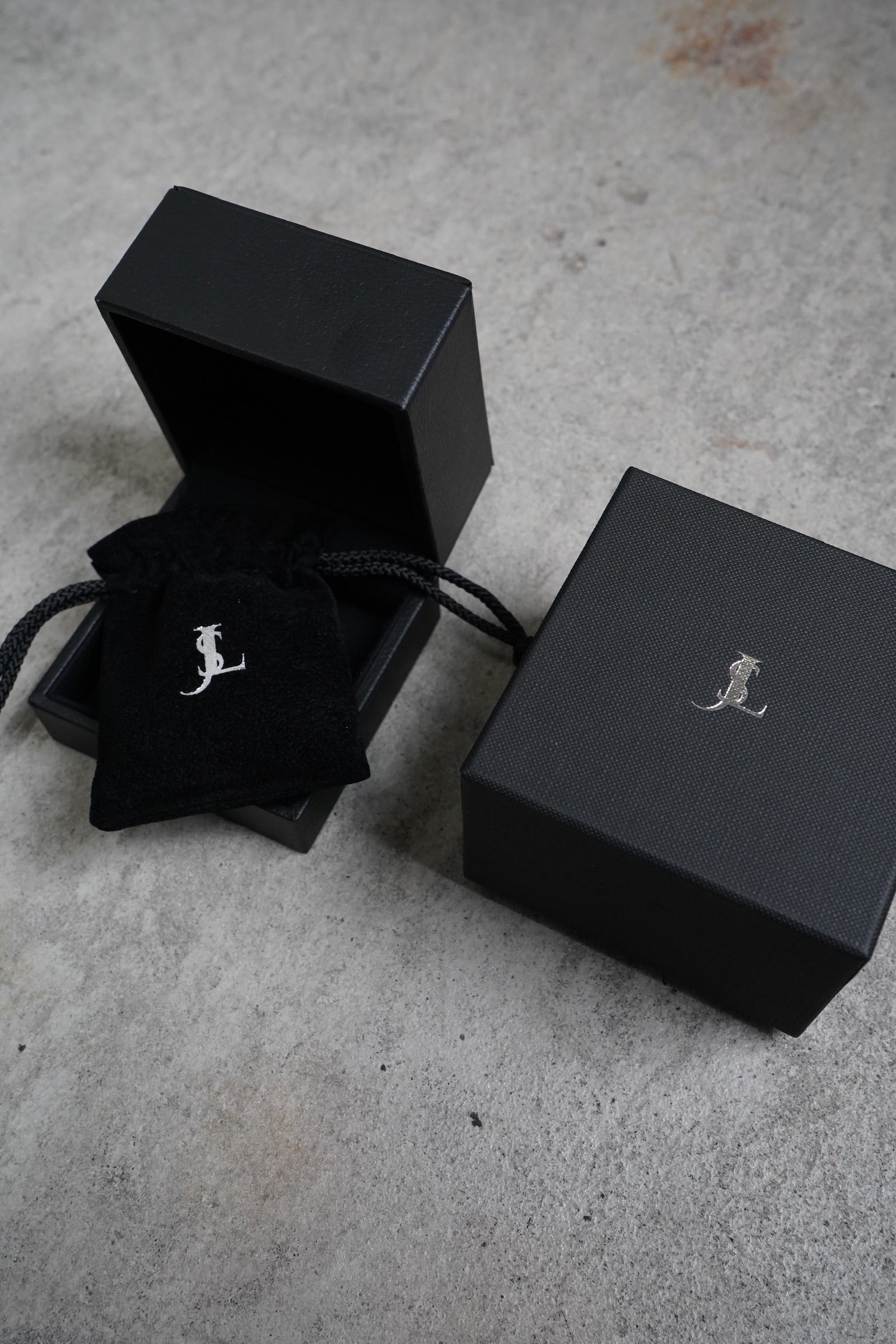 OVAL LINK CHAIN LAPEL PINS