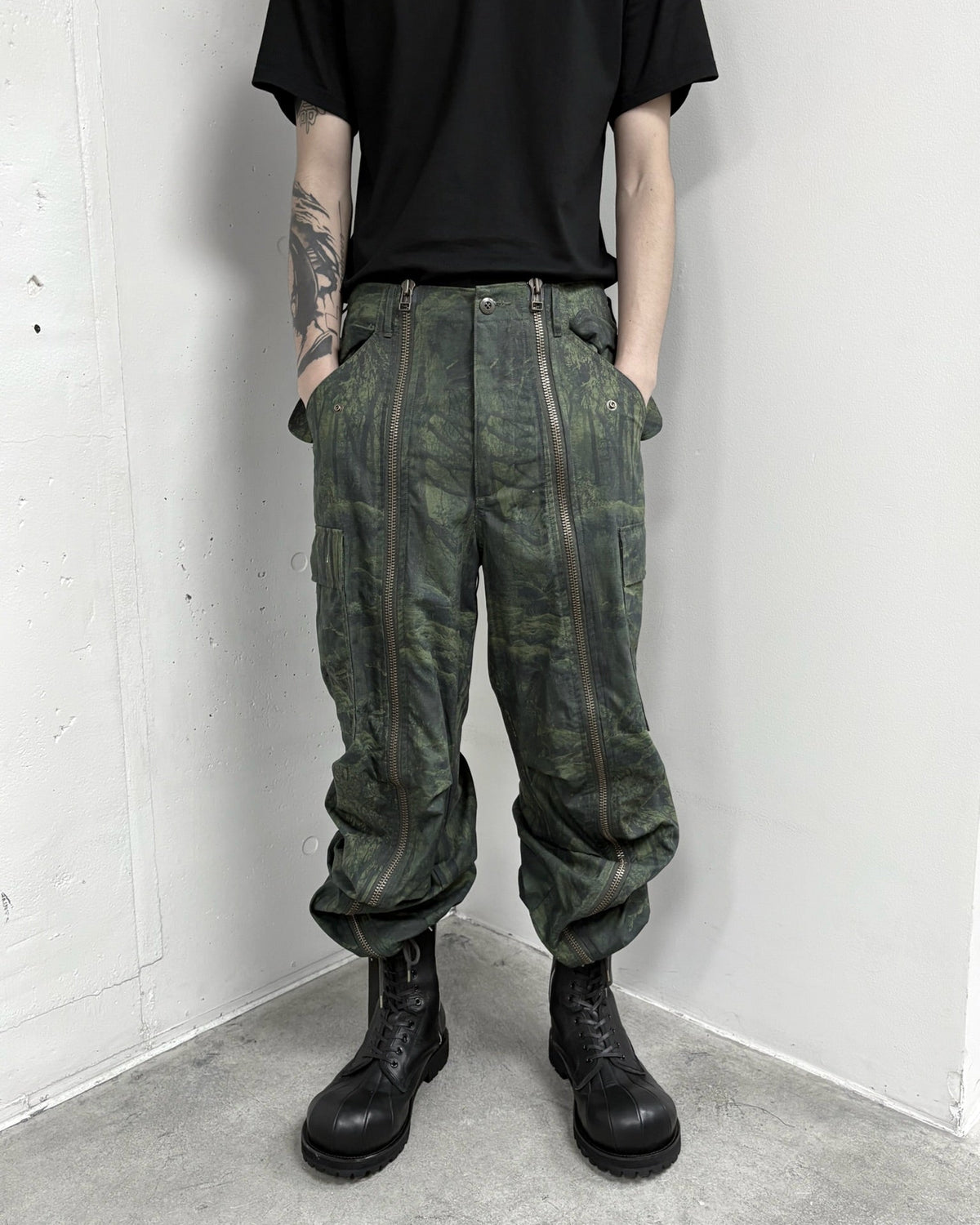 TREE CAMO ZIPPED CARGO PANTS