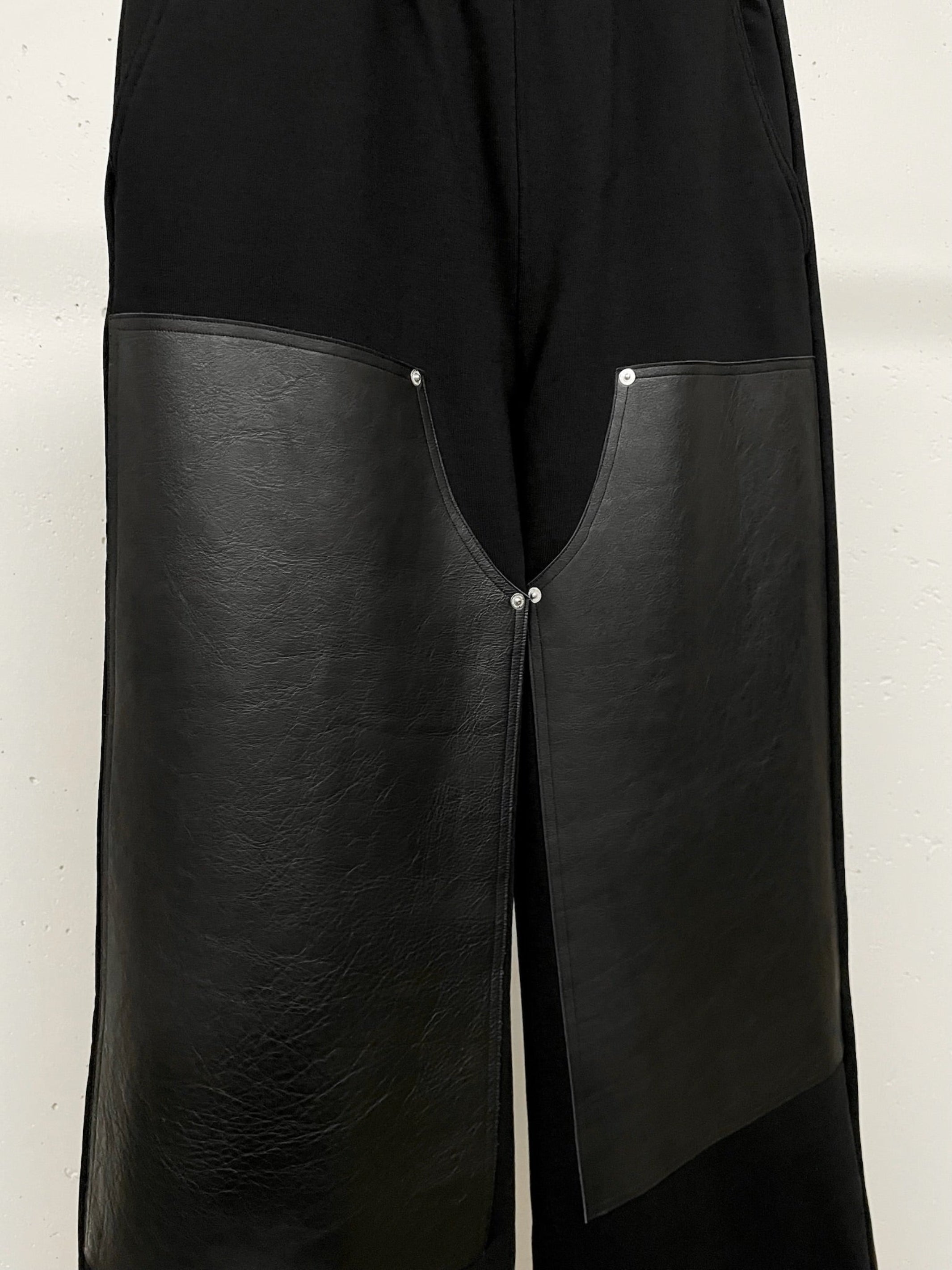 Sweat Wide Pants with Leather Patch