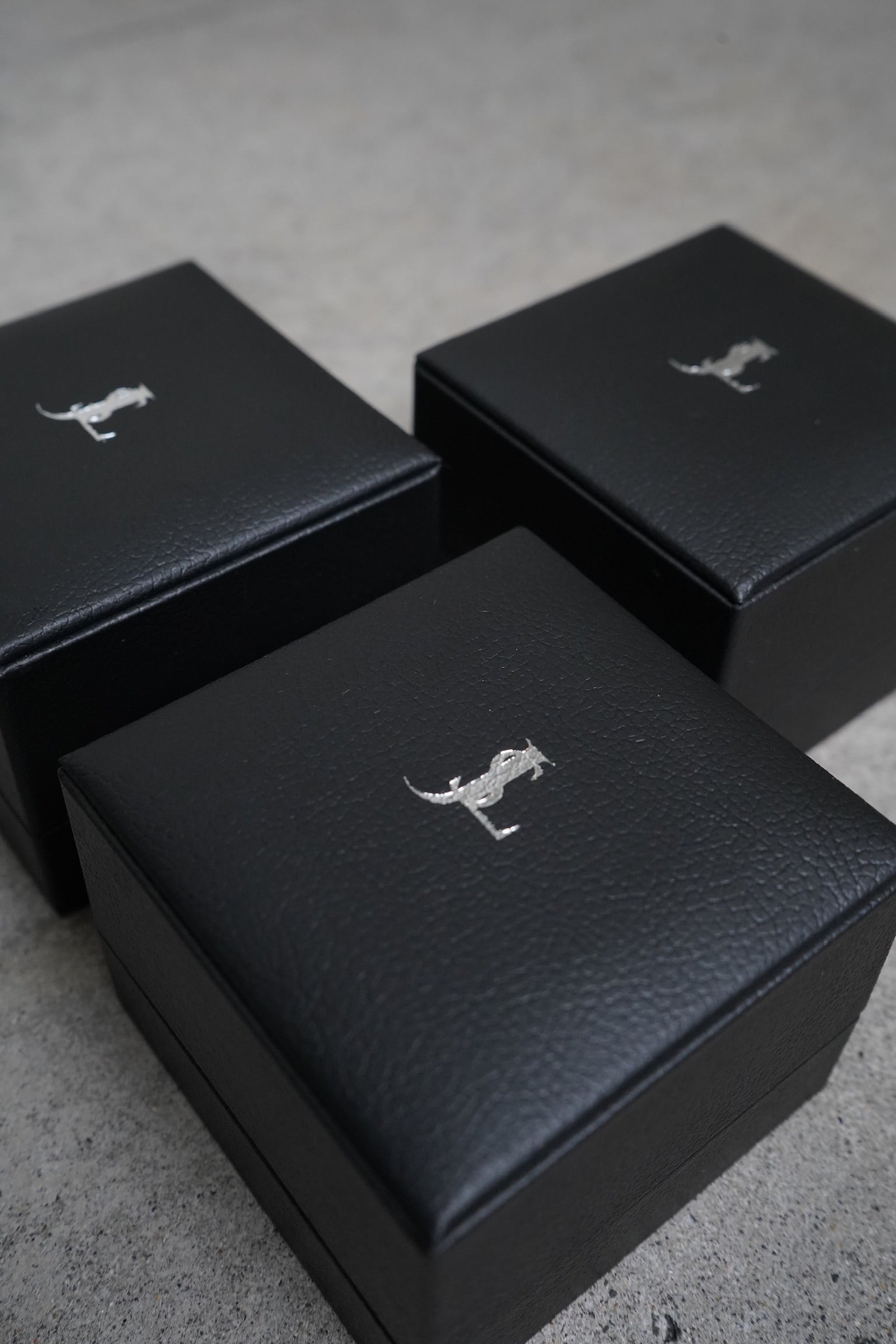 OVAL LINK CHAIN LAPEL PINS