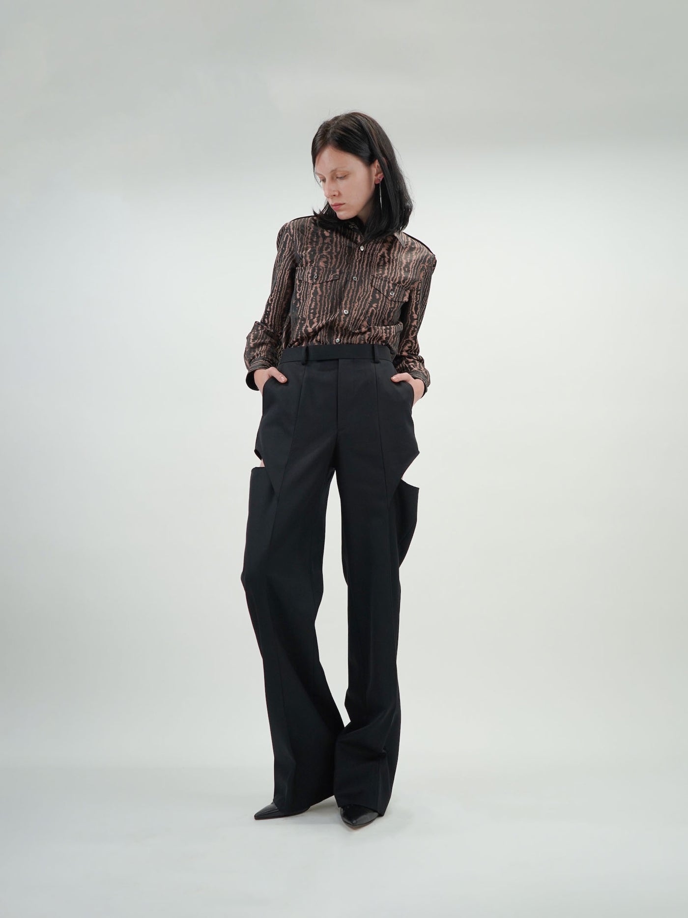 Gabardine hollowed out trousers