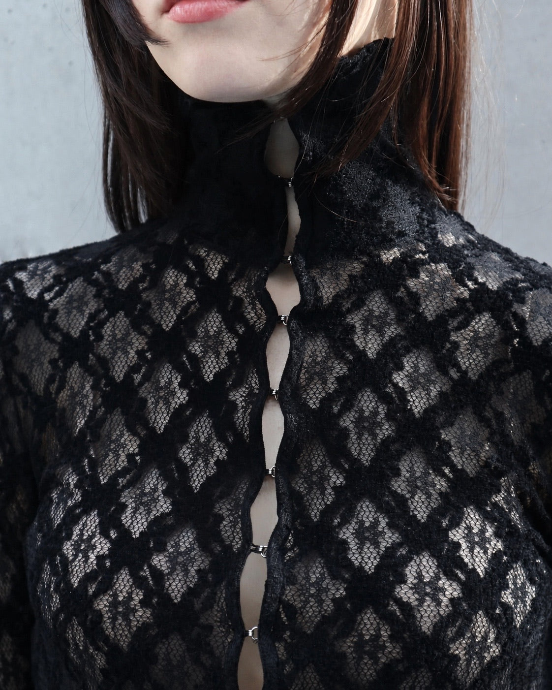 LACE HI NECK TOP