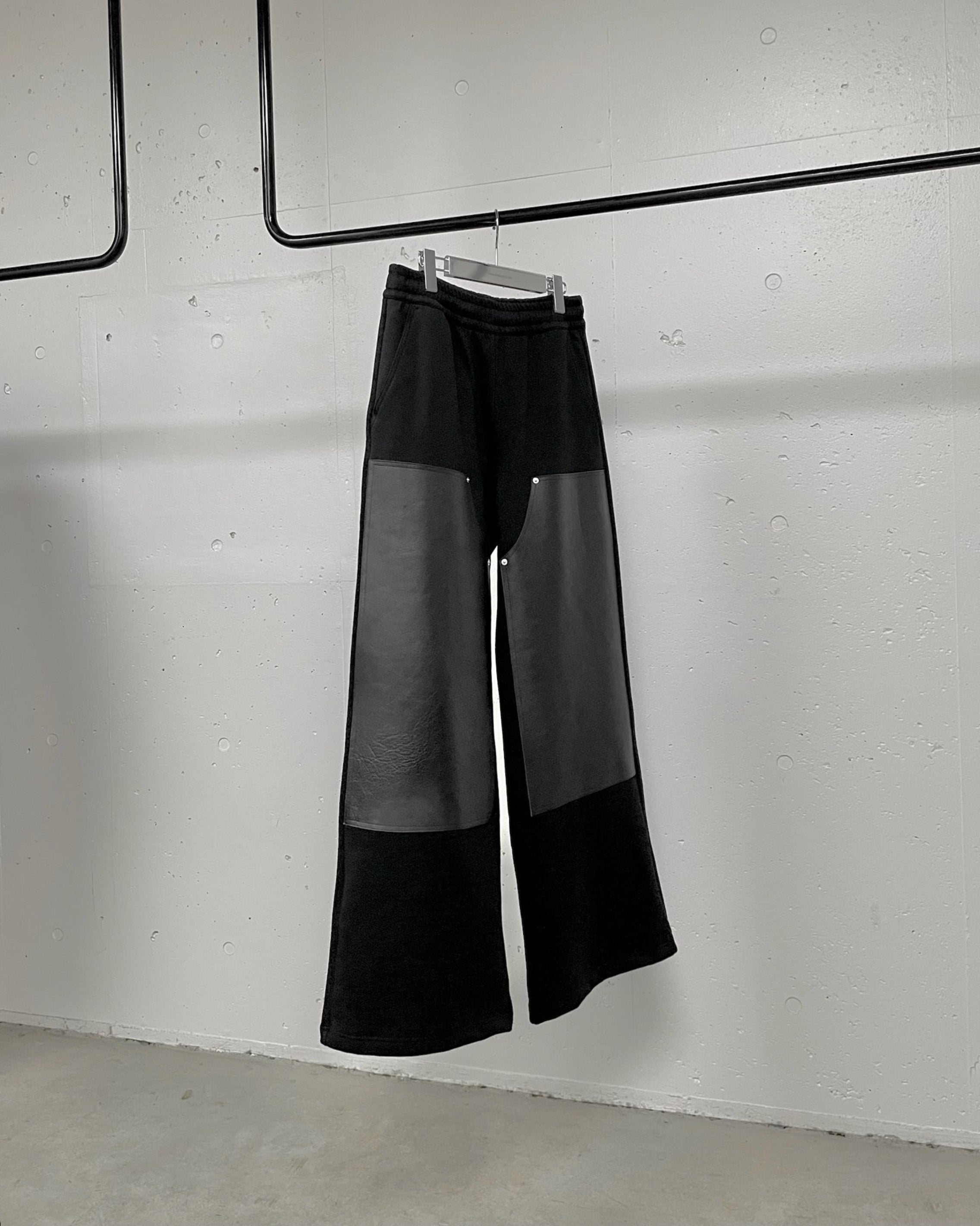 Sweat Wide Pants with Leather Patch