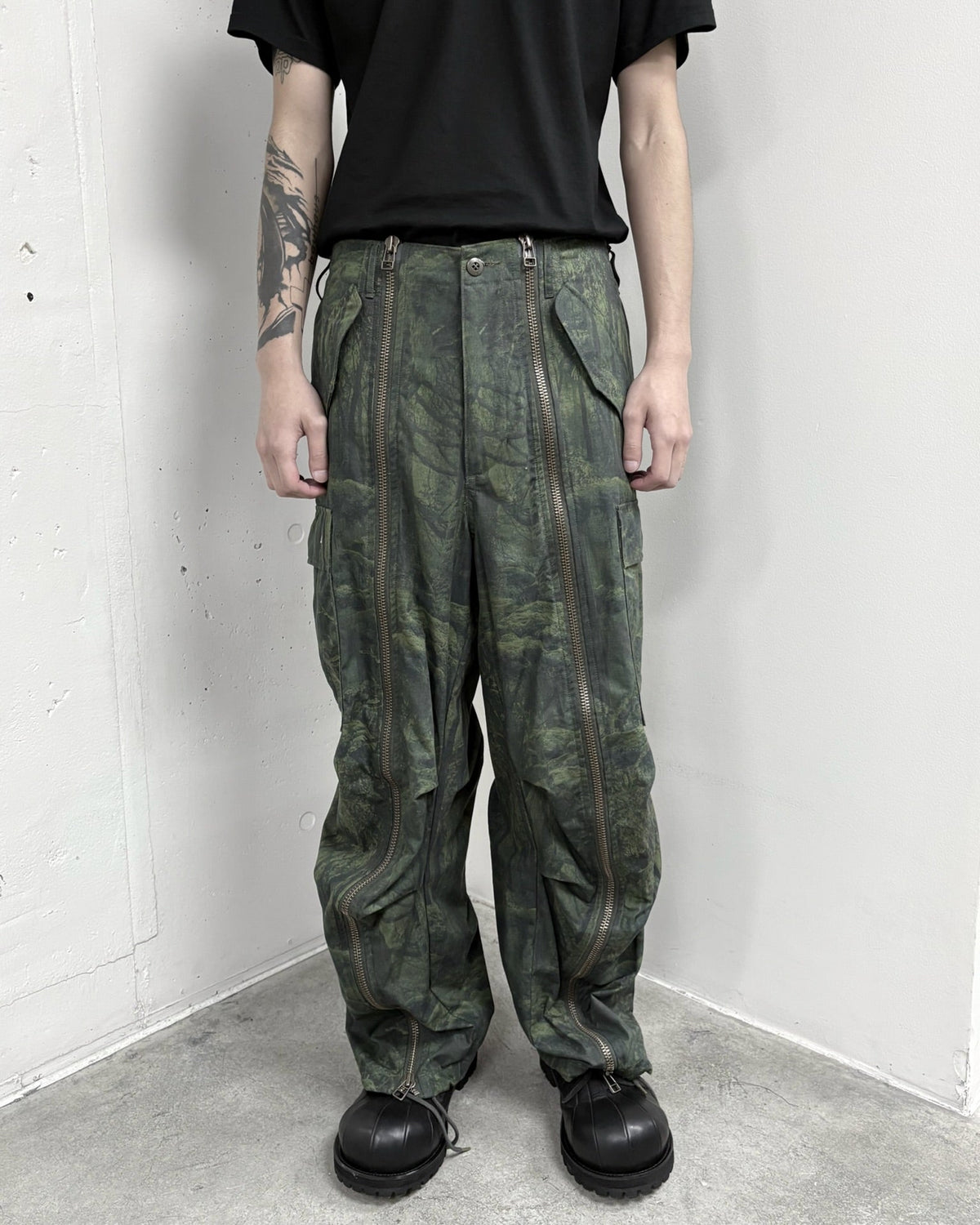 TREE CAMO ZIPPED CARGO PANTS