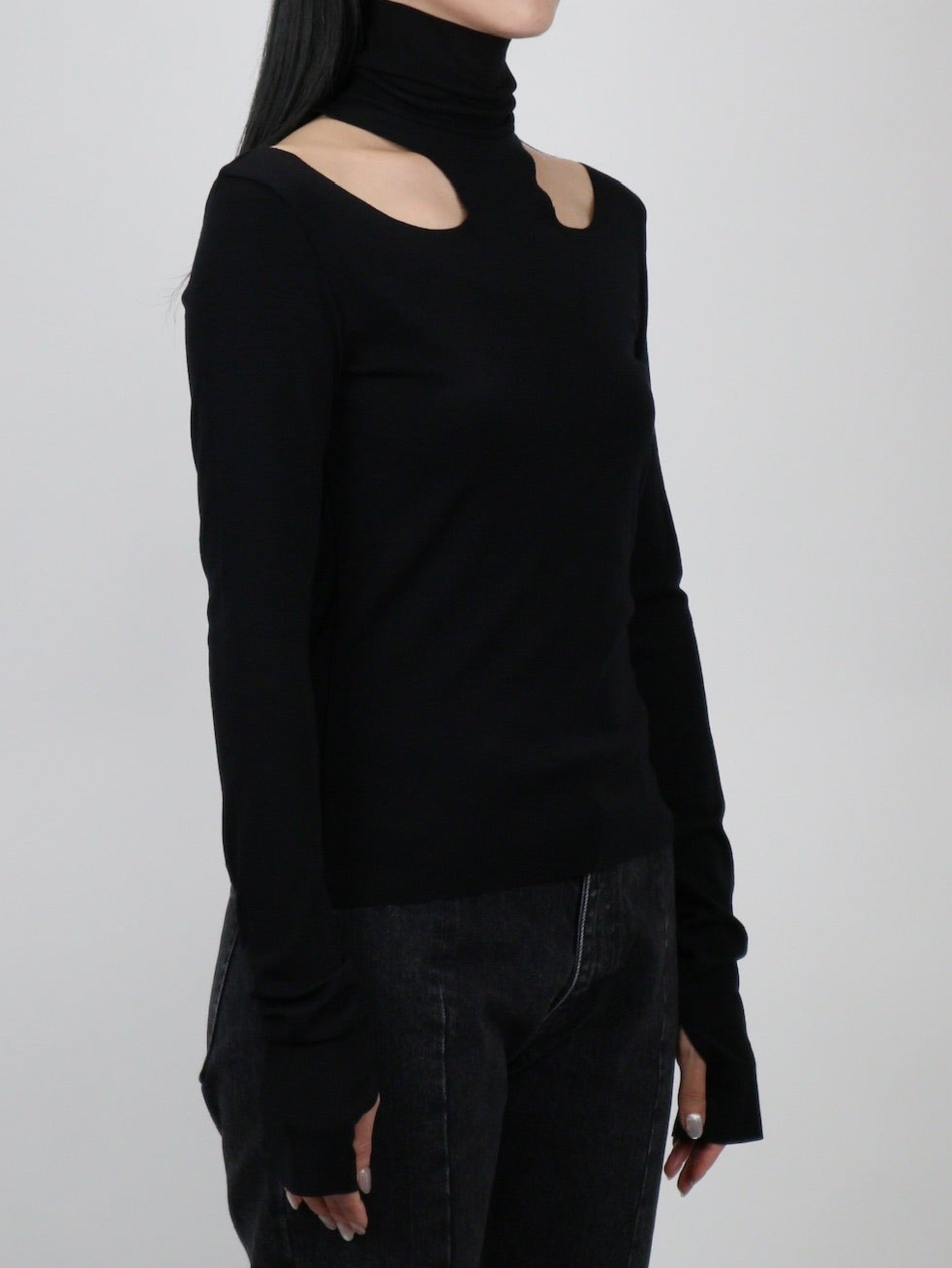 WOOL RIB HOLLOWED OUT TURTLE NECK TOP