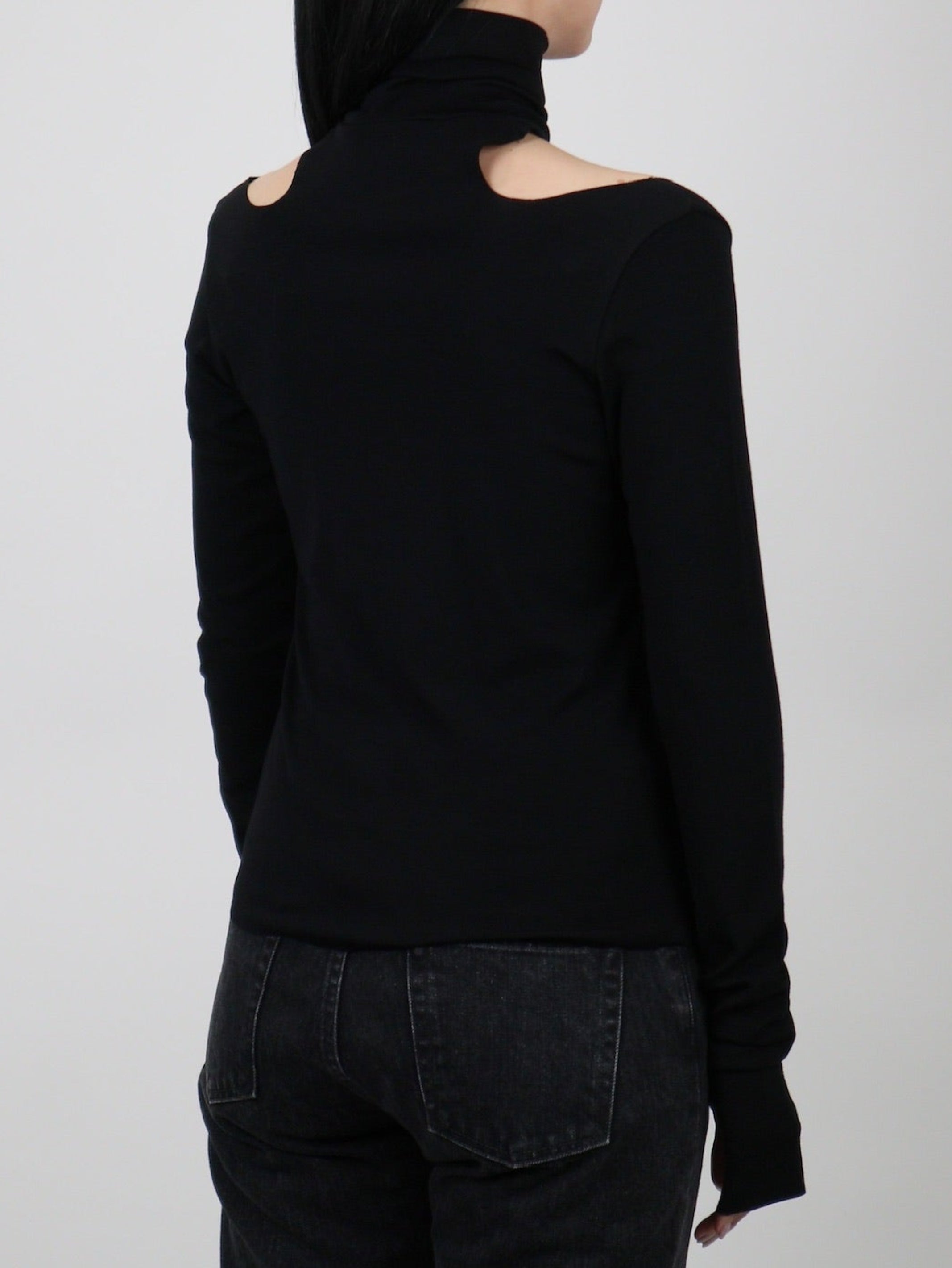WOOL RIB HOLLOWED OUT TURTLE NECK TOP