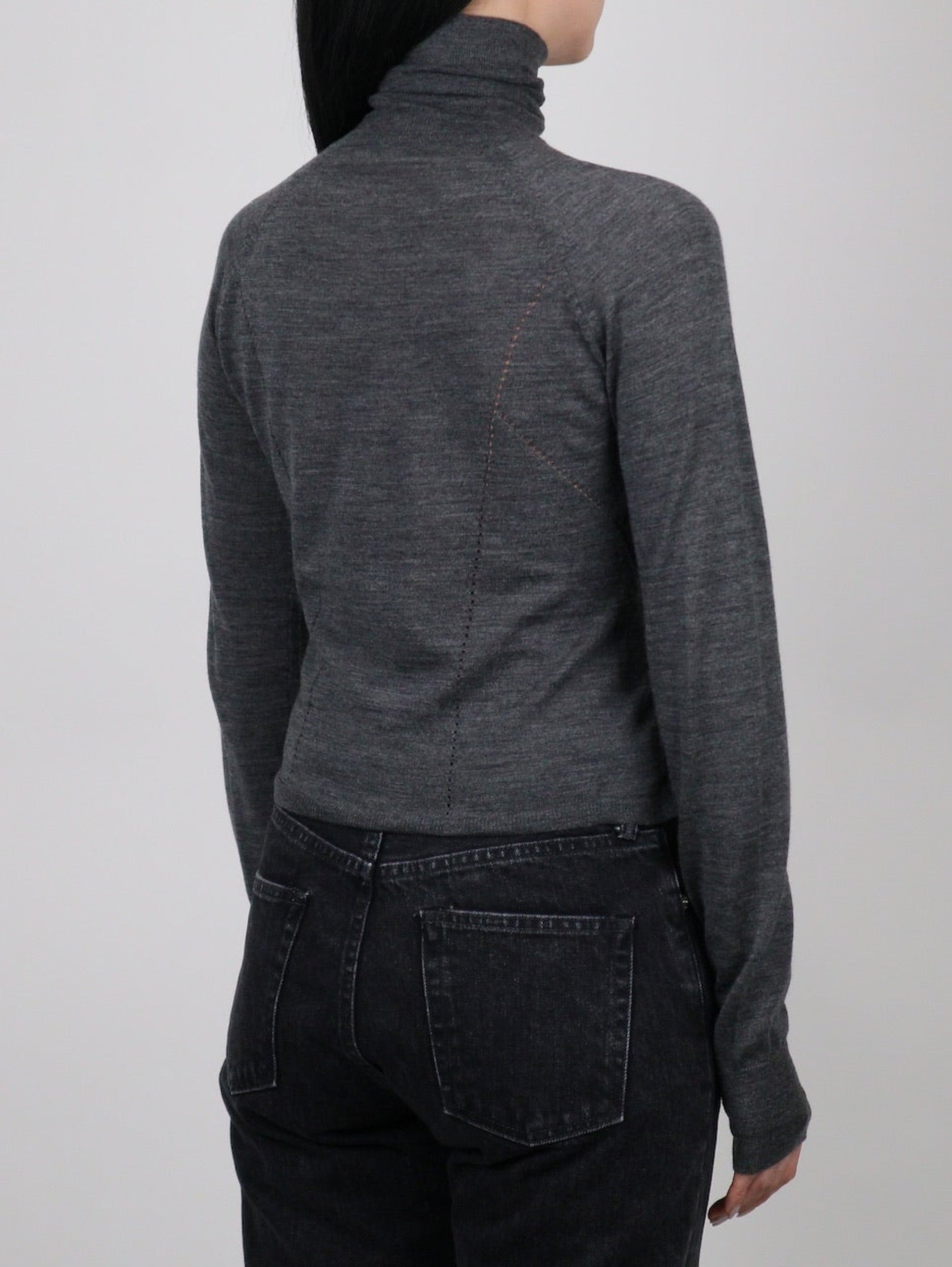 TURTLE NECK KNIT SWEATER