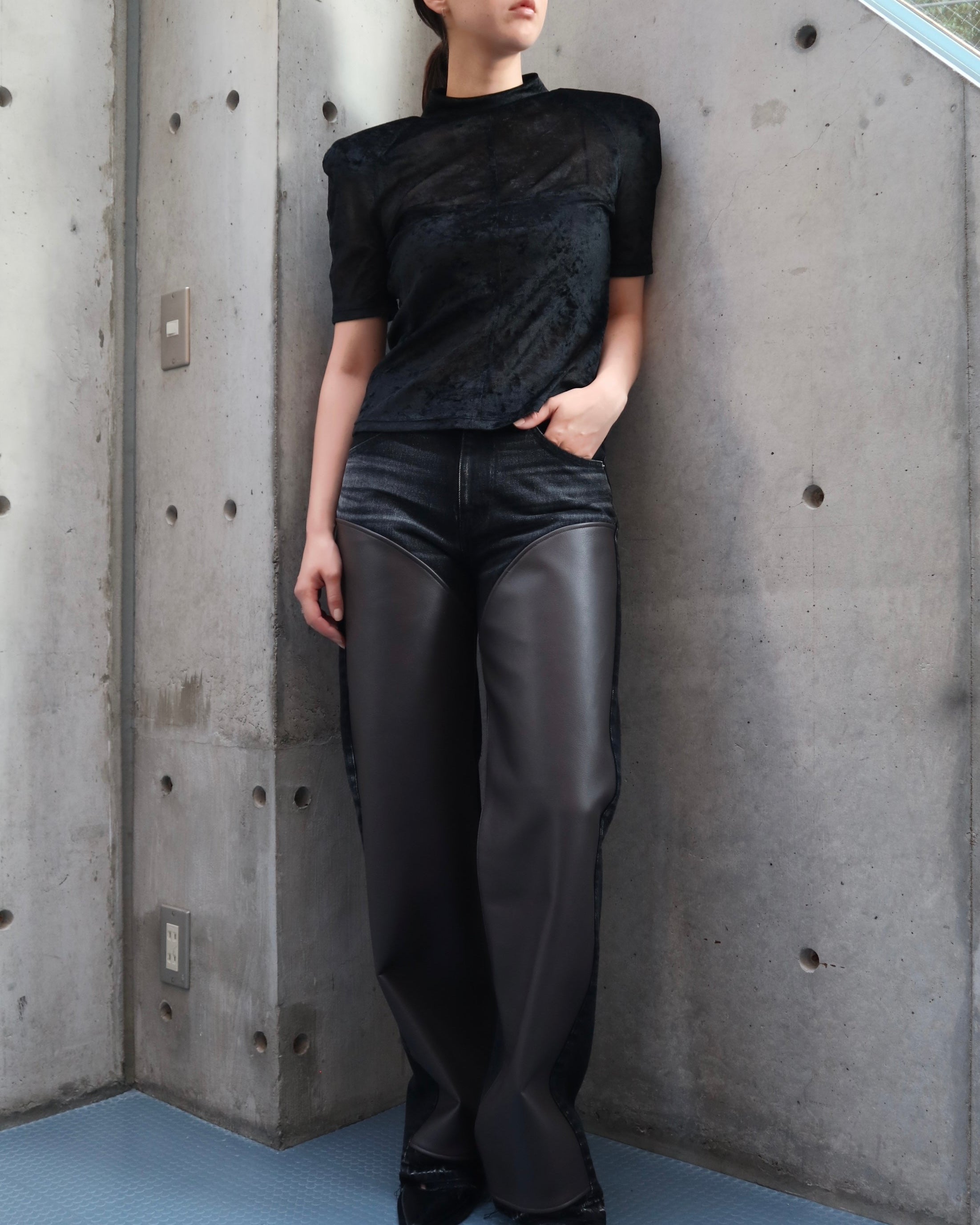 VELVET POWER SHOULDER MOCK NECK TEE