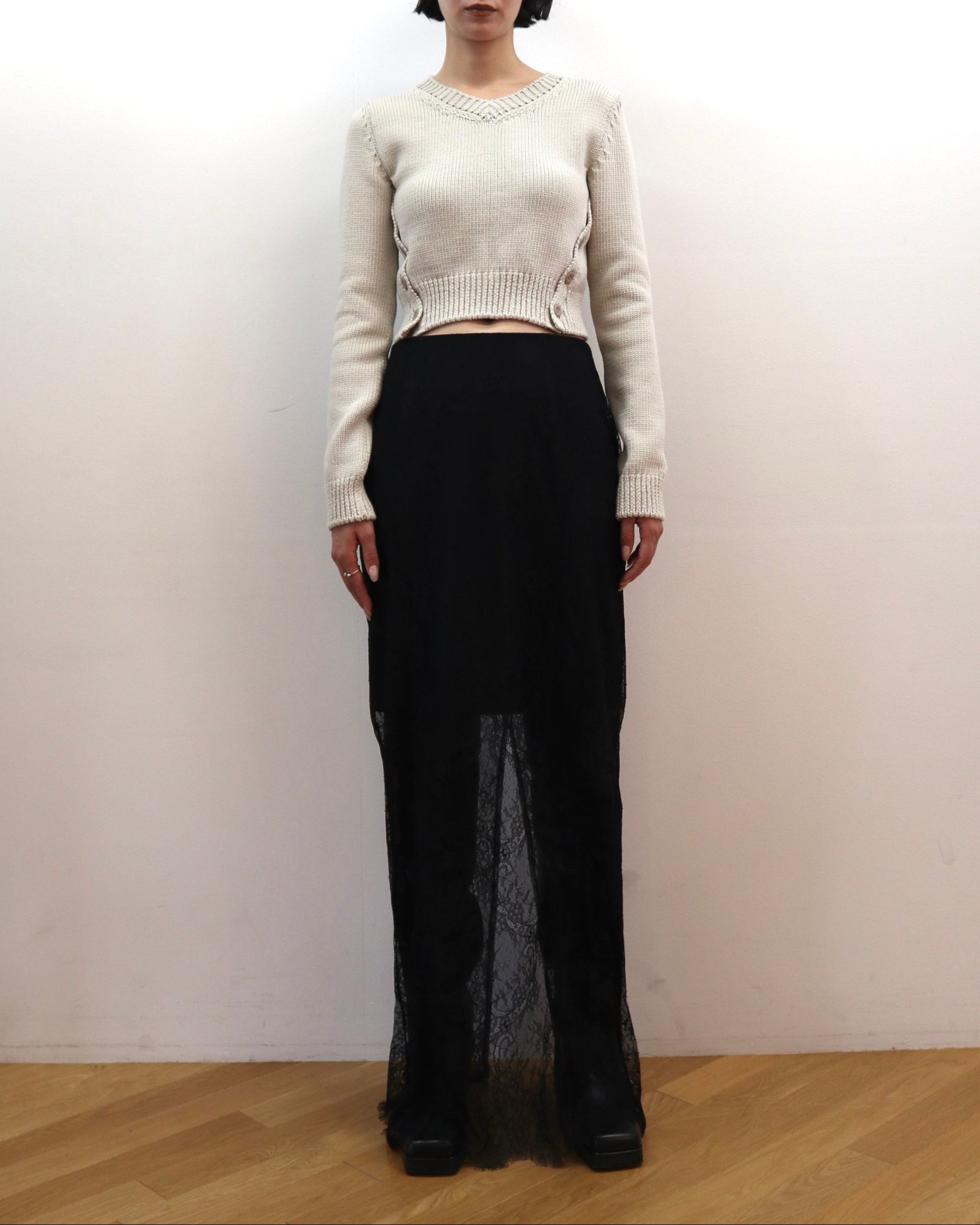 BUTTON SLITED CROPPED KNIT SWEATER