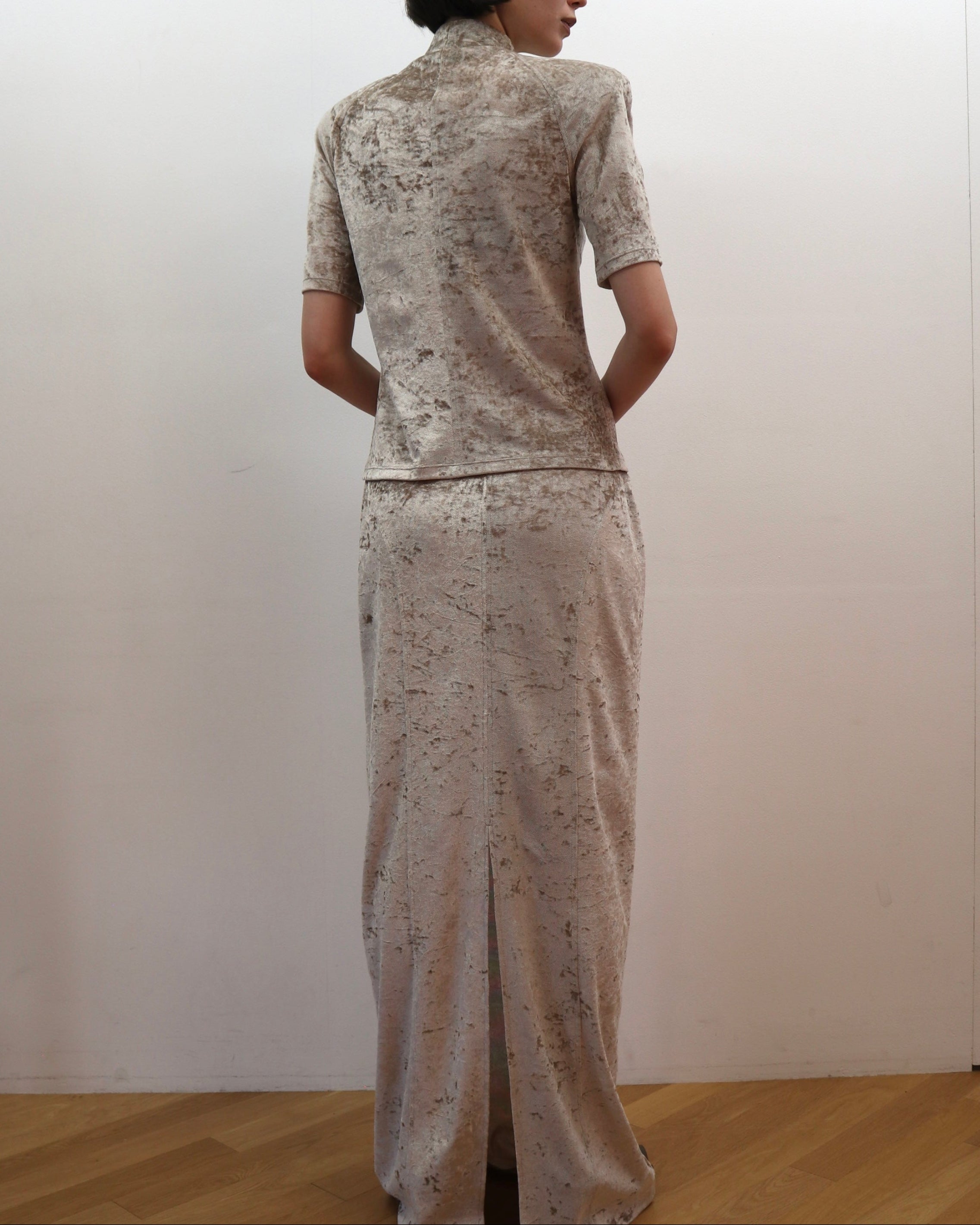 VELVET POWER SHOULDER MOCK NECK TEE