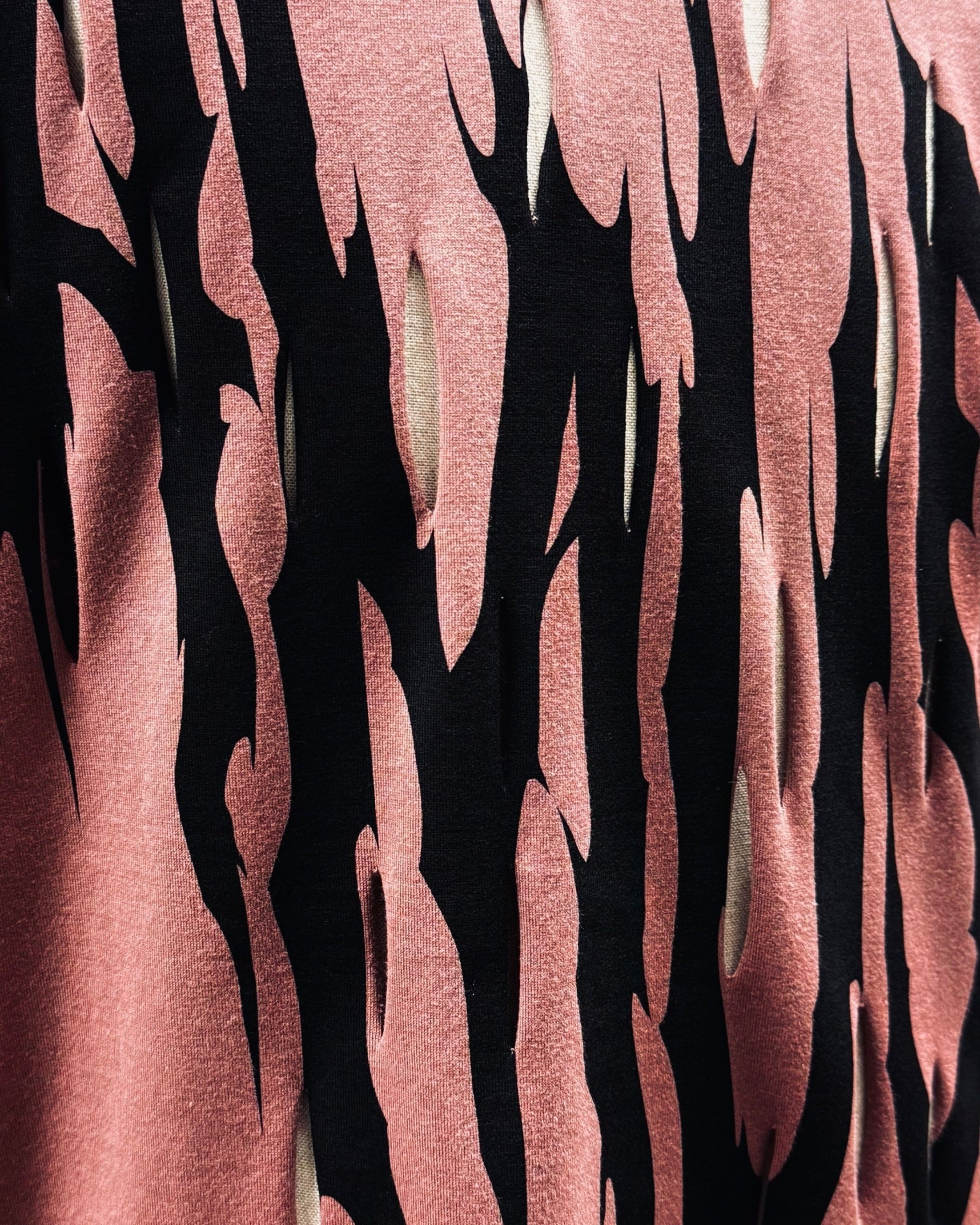 "A MUSE" PRINT SLASHED TEE