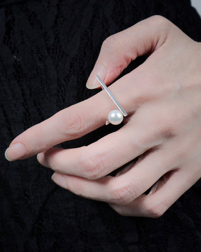 Triangle Ring (Pearl Ball) | Silver