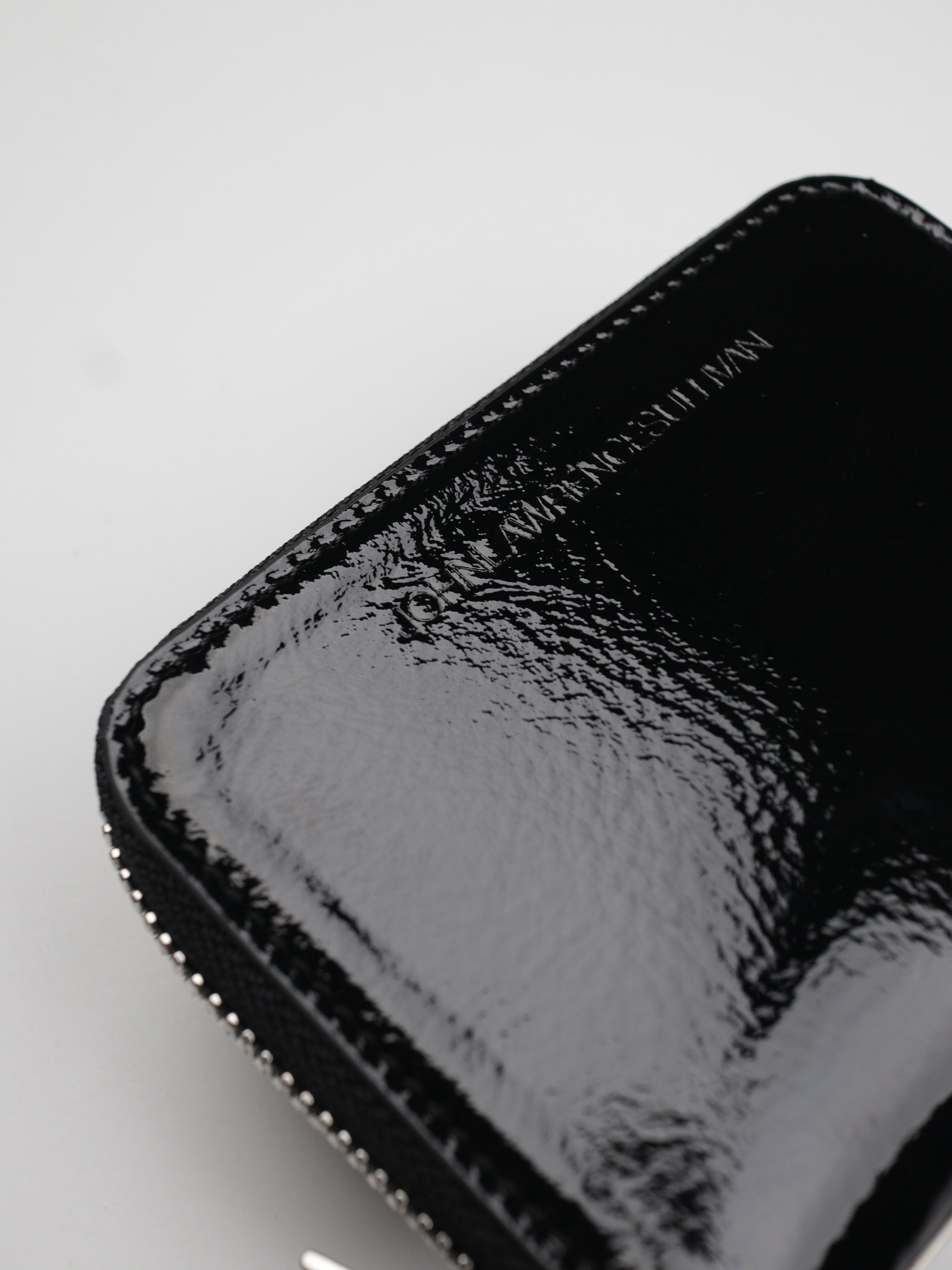 Round zip wallet