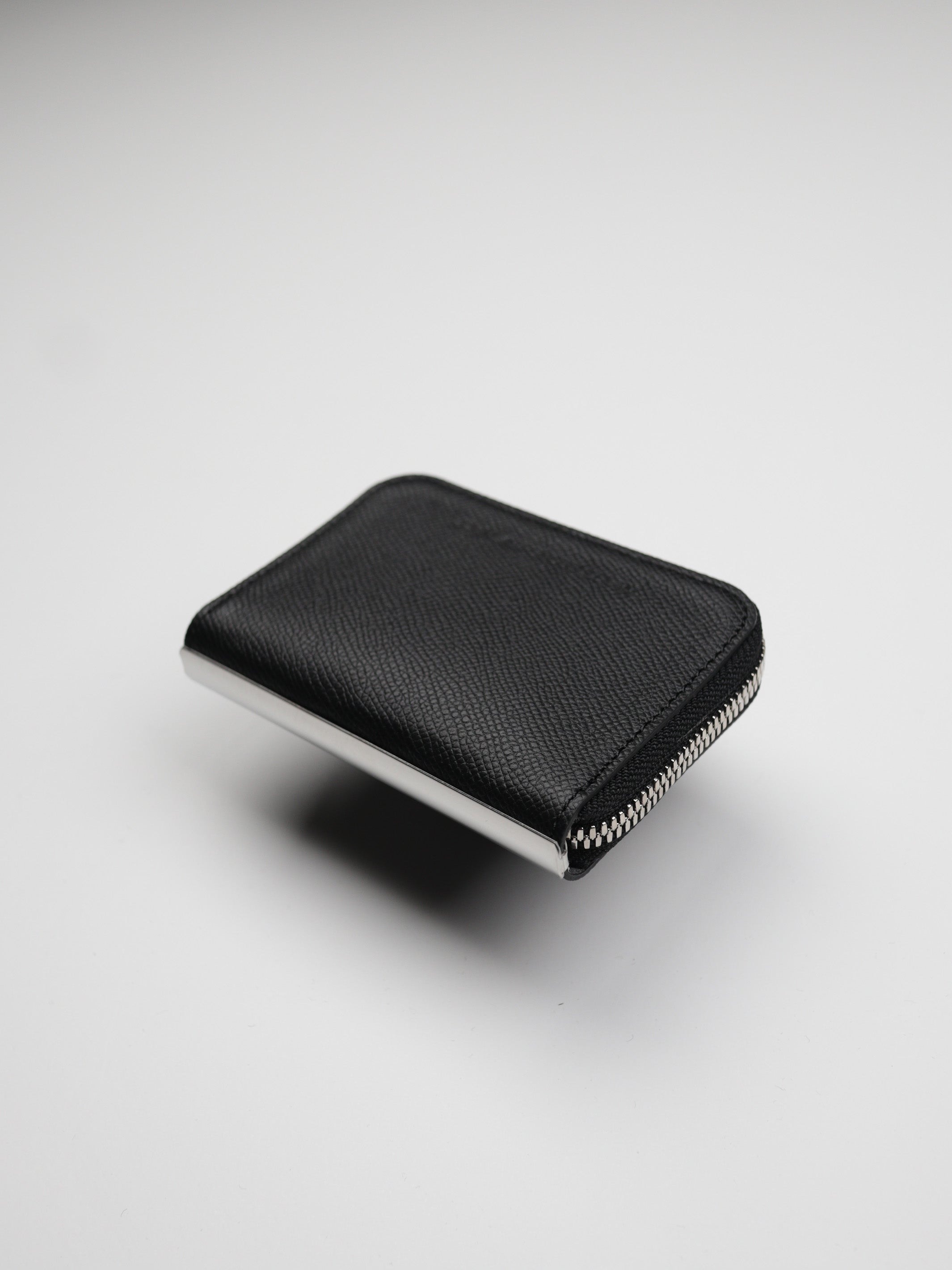 Round zip wallet