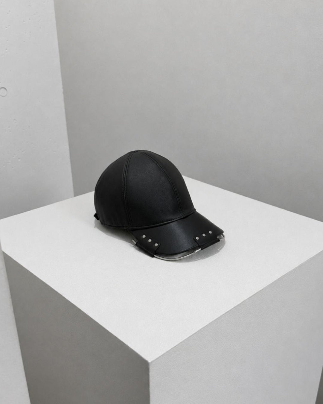 FRAMED LEATHER CAP