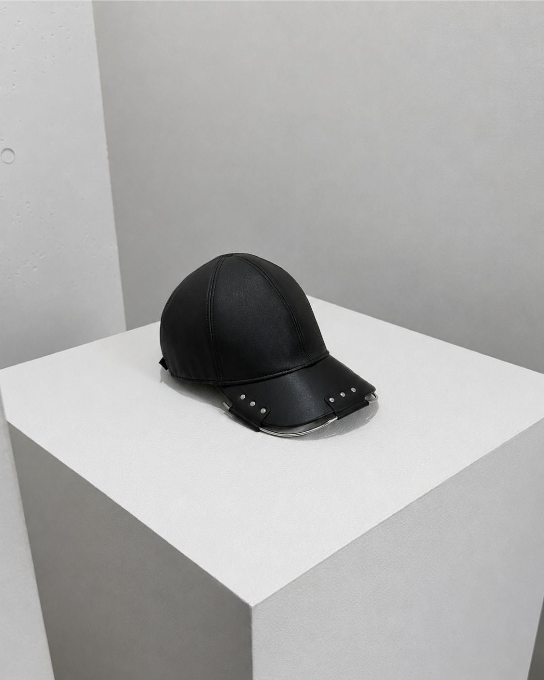 FRAMED LEATHER CAP